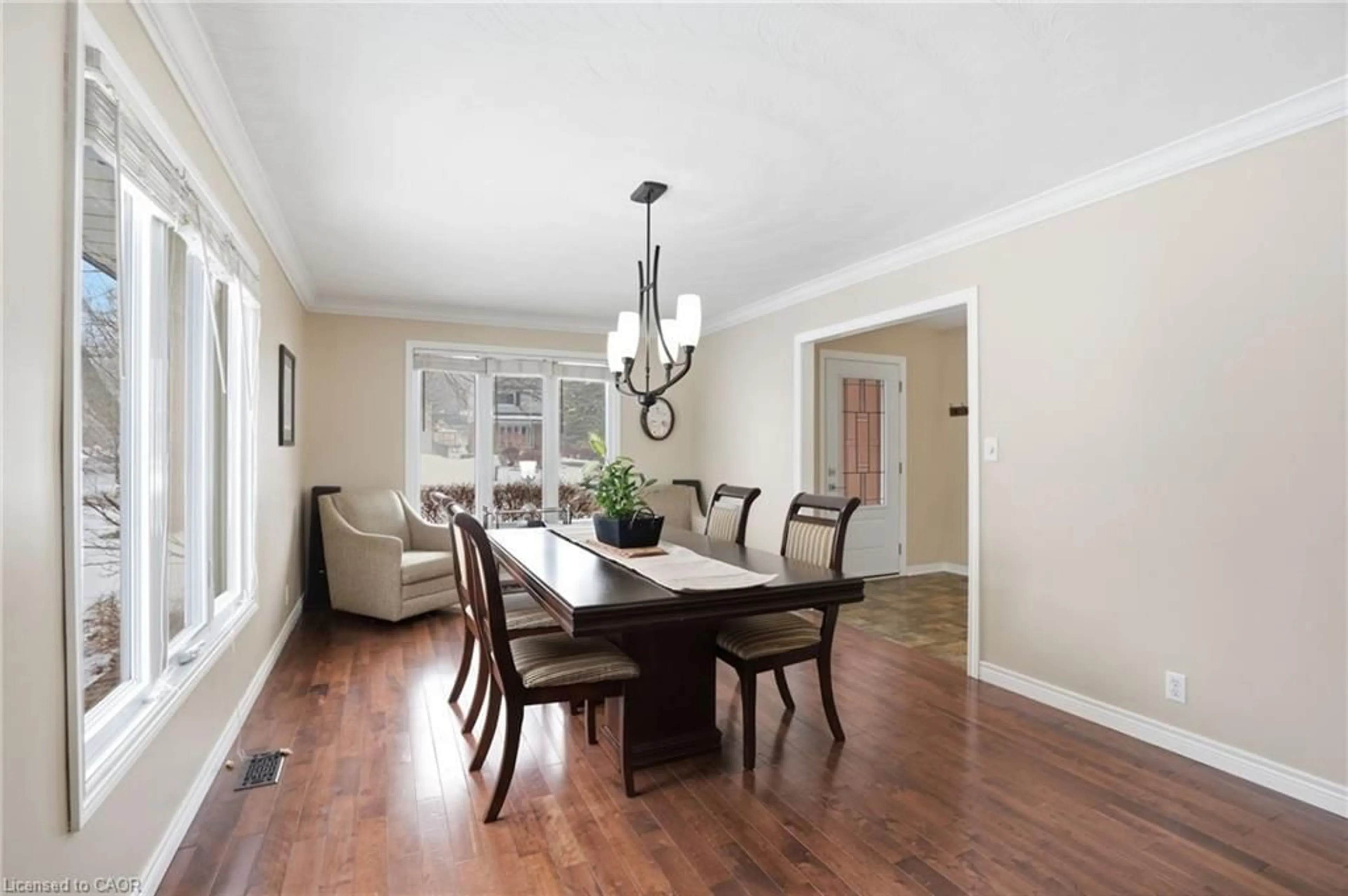 Dining room, wood/laminate floor for 52 Winnett St, Cayuga Ontario N0A 1E0