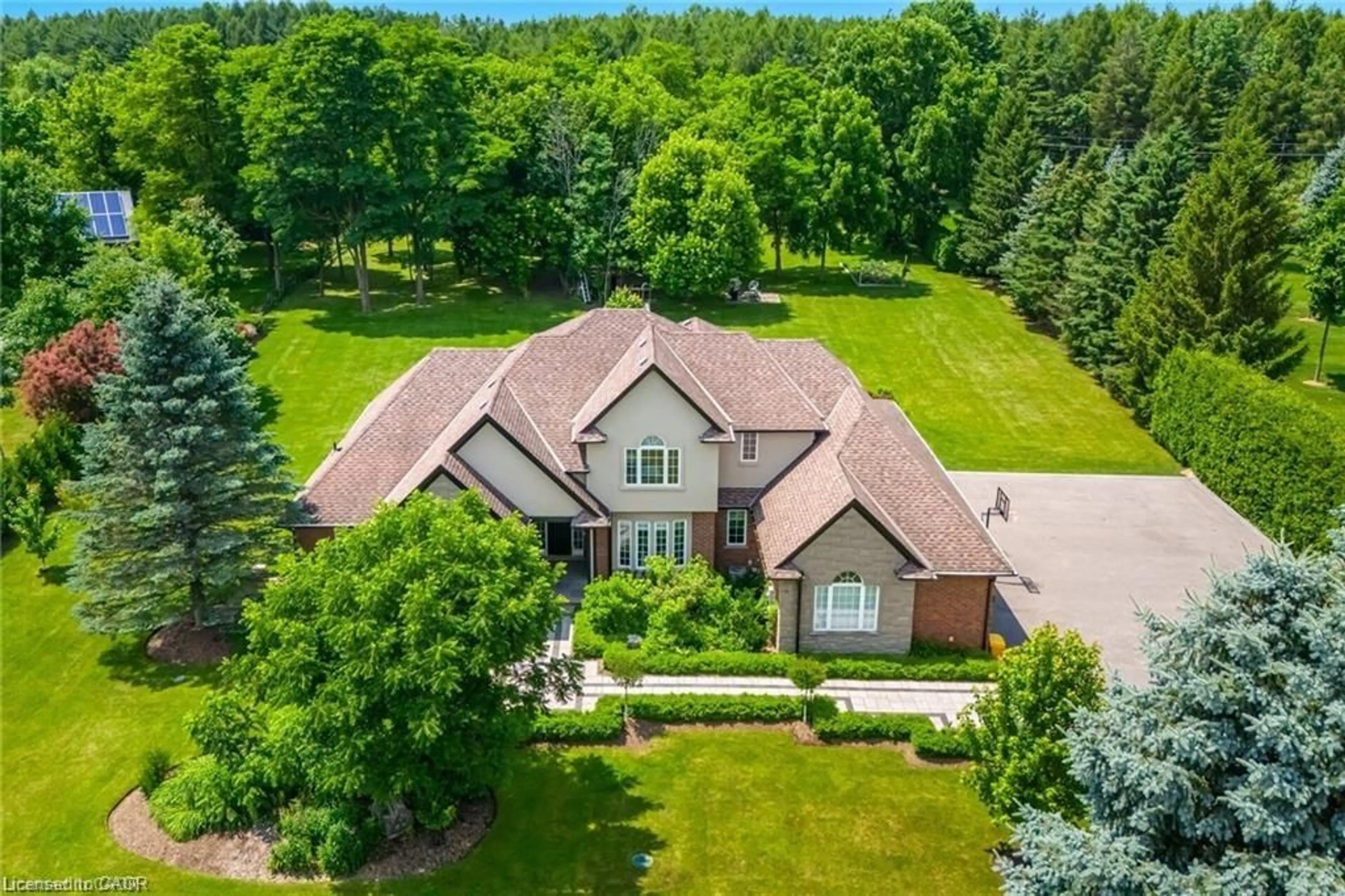 A pic from outside/outdoor area/front of a property/back of a property/a pic from drone, mountain view for 4 Deer View Ridge, Puslinch Ontario N1H 6H9