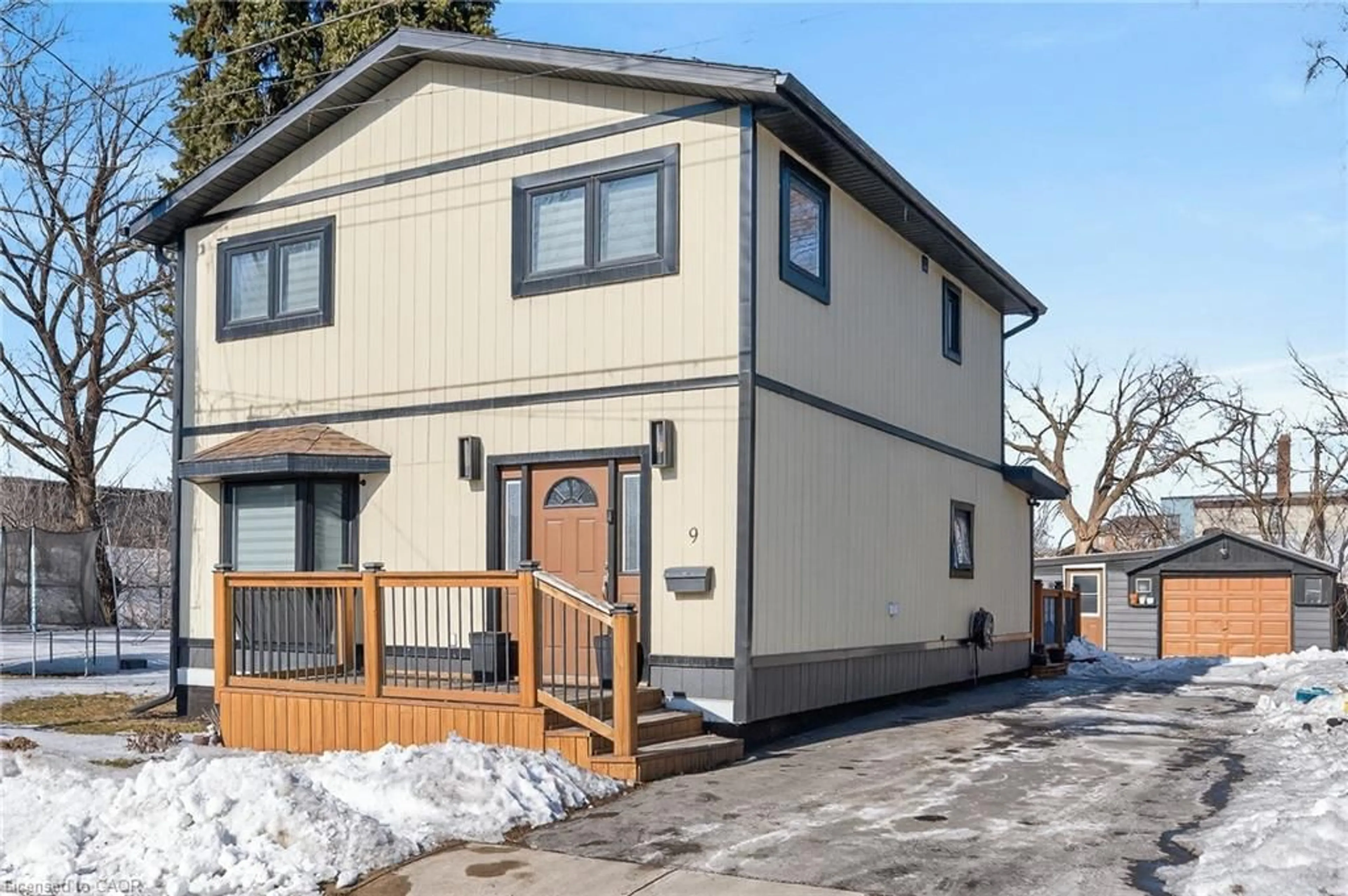 Home with vinyl exterior material, street for 9 Bayside Ave, Hamilton Ontario L8H 7B3