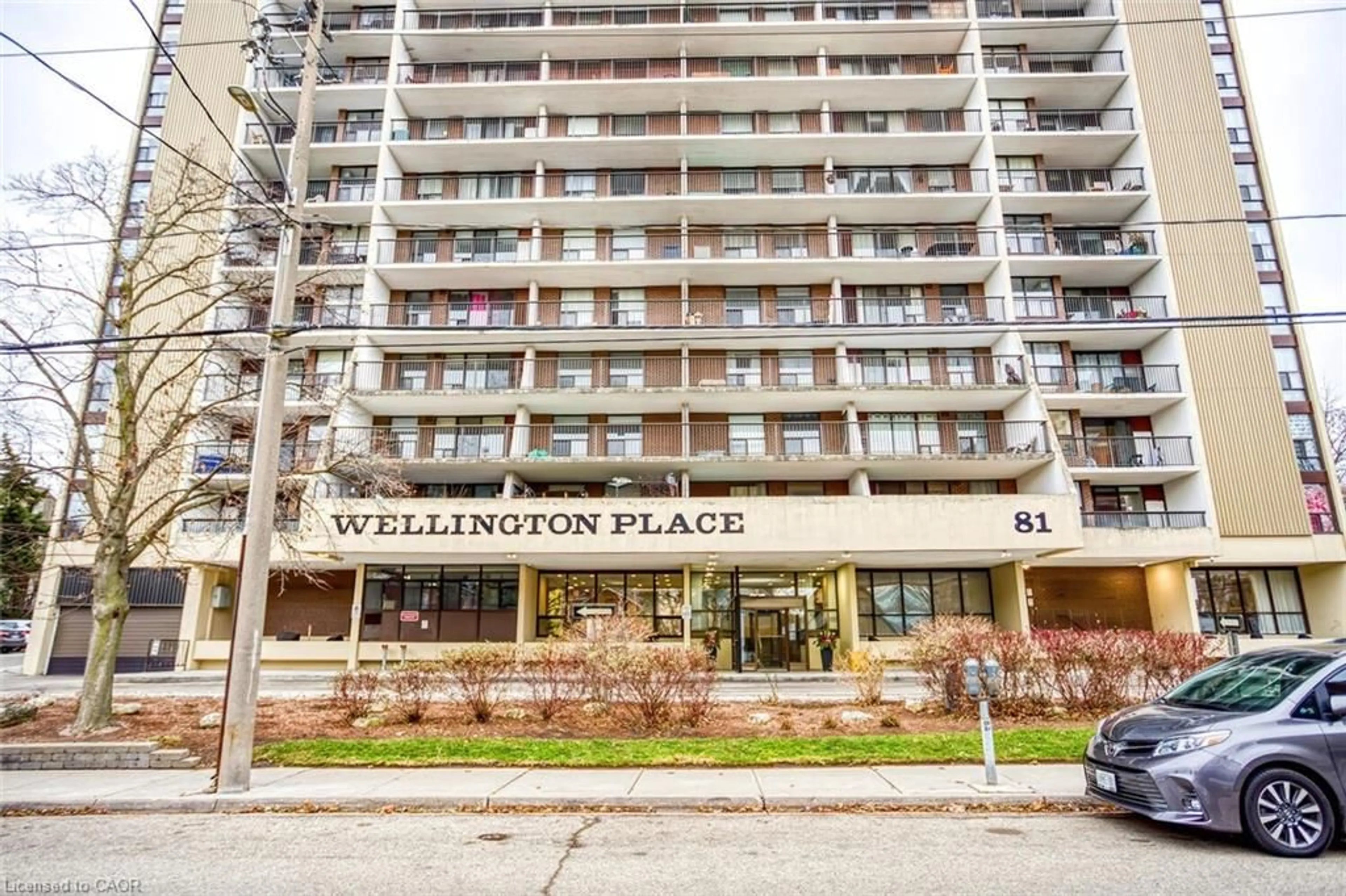 Indoor foyer for 81 Church St #403, Kitchener Ontario N2G 4M1