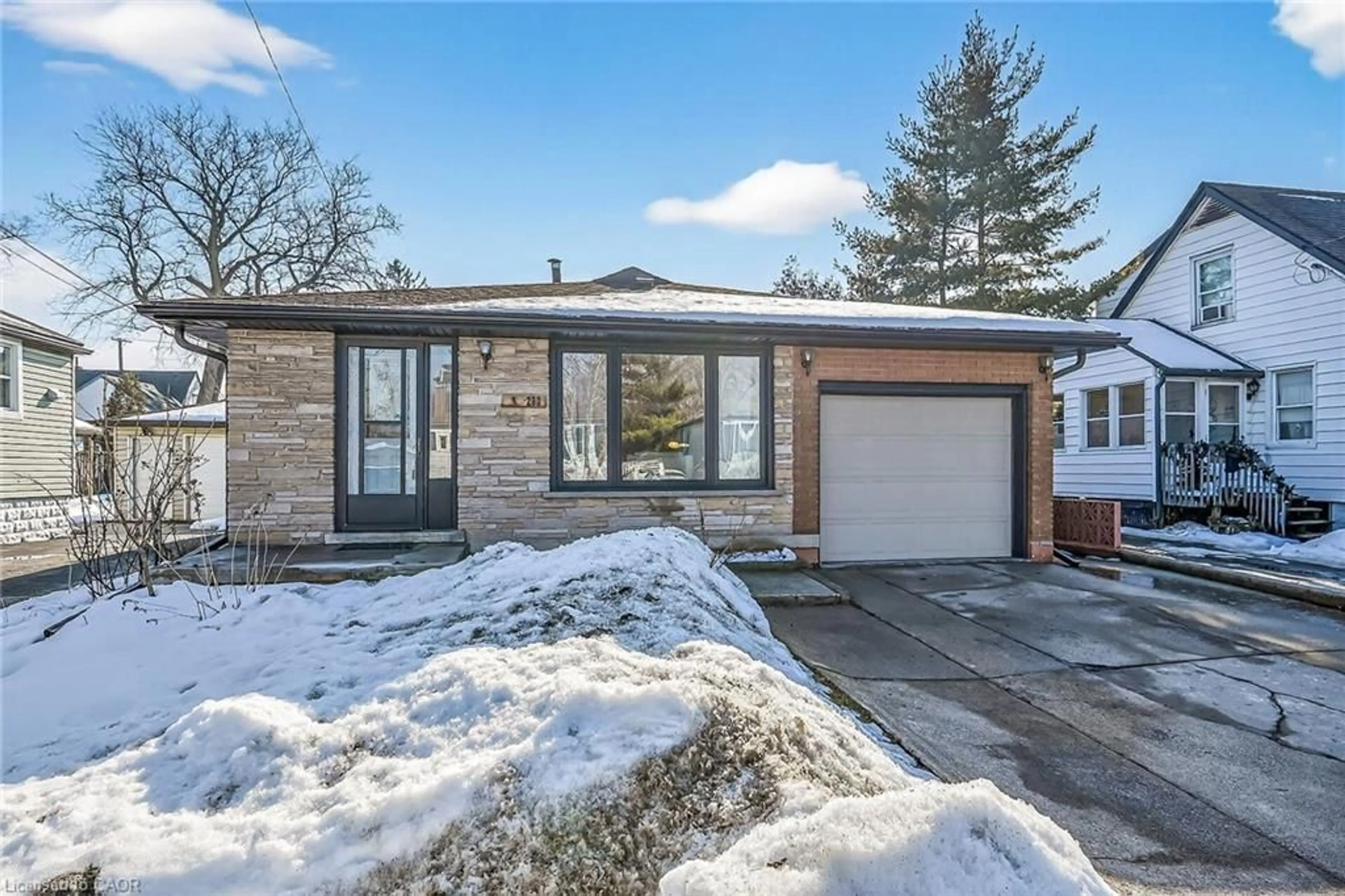 Home with brick exterior material, street for 280 Thayer Ave, Hamilton Ontario L9A 1J7