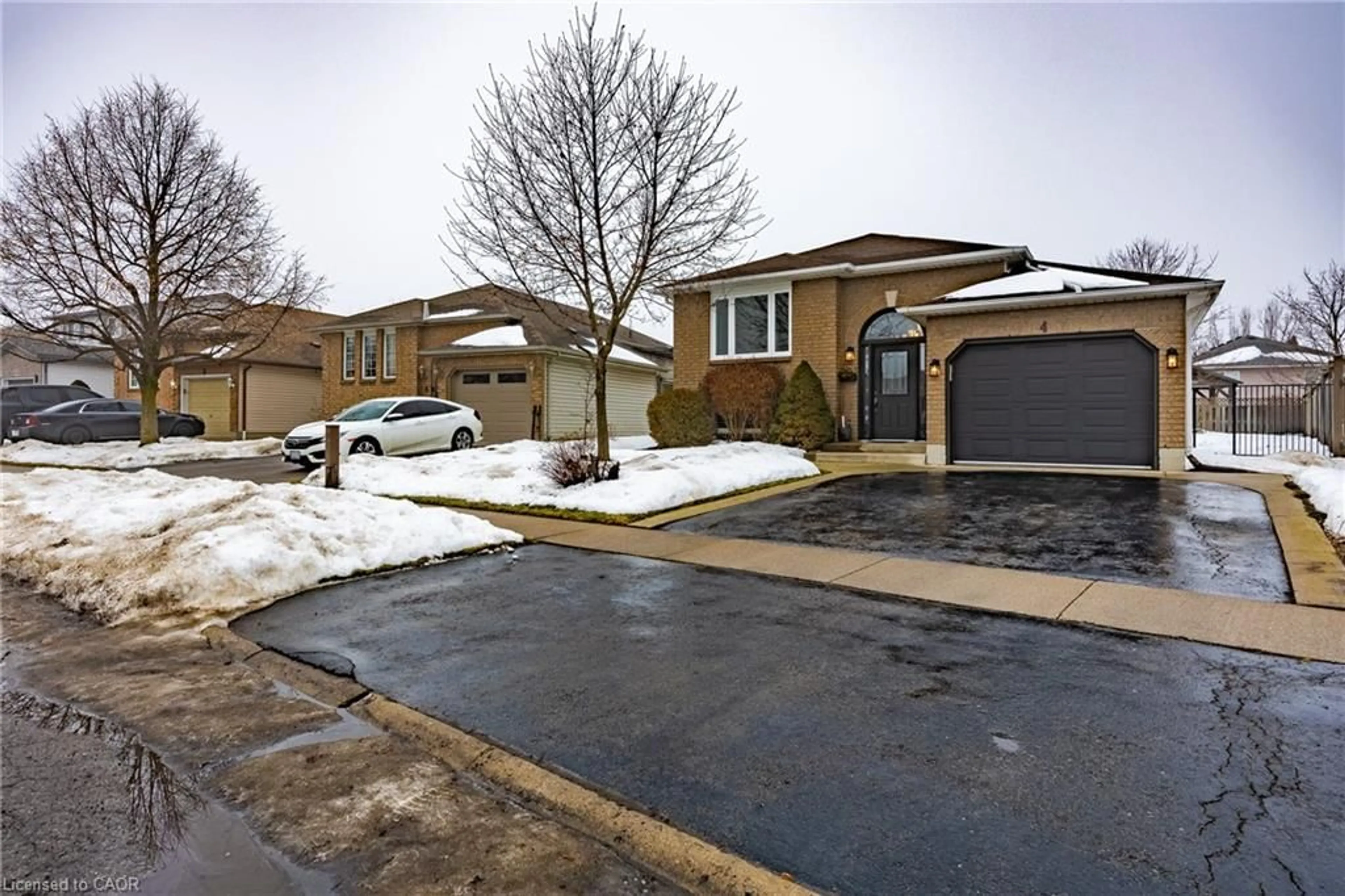 Unknown for 4 Glengary Cres, Caledonia Ontario N3W 2K9