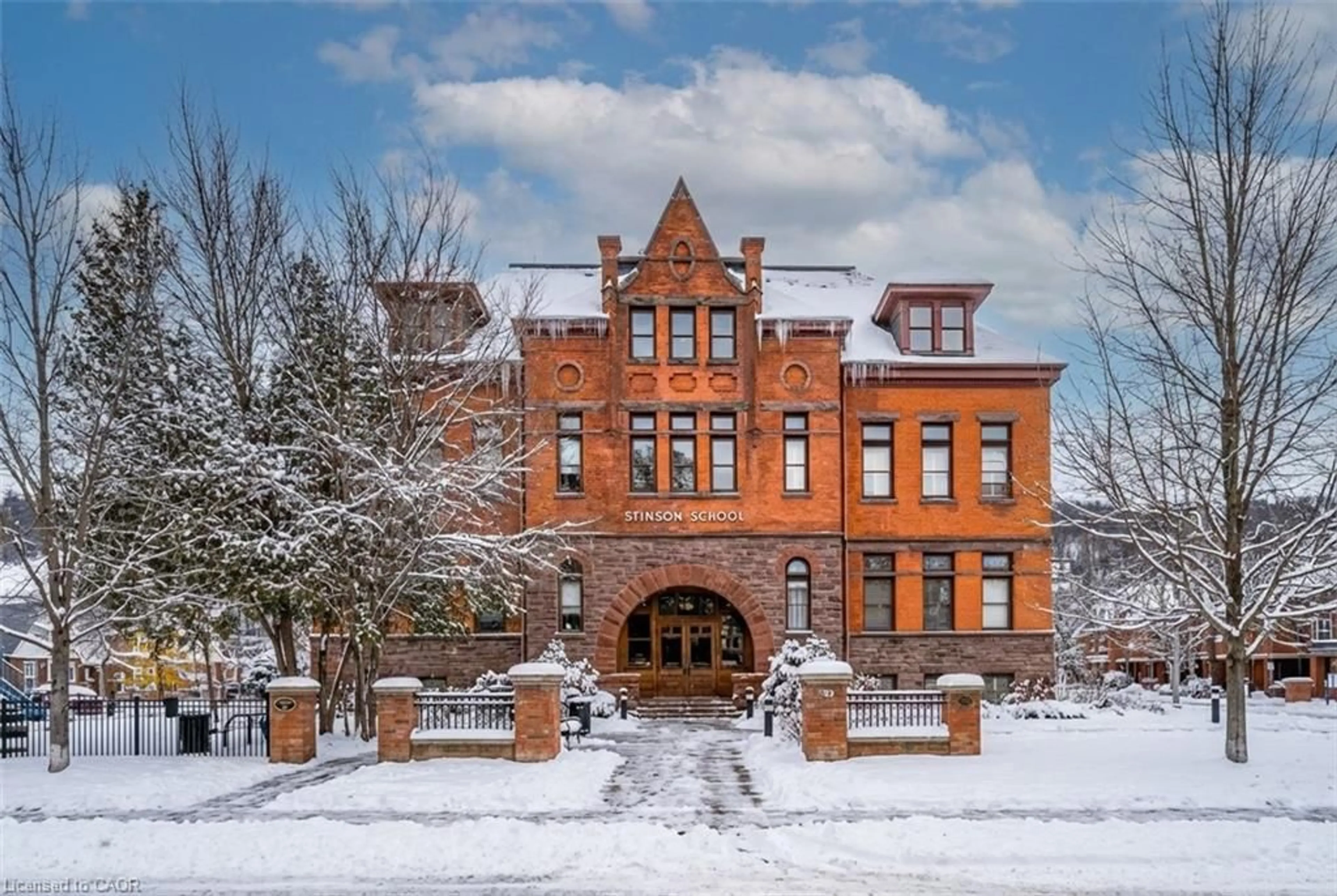 Indoor foyer for 200 Stinson St #104, Hamilton Ontario L8N 4J5