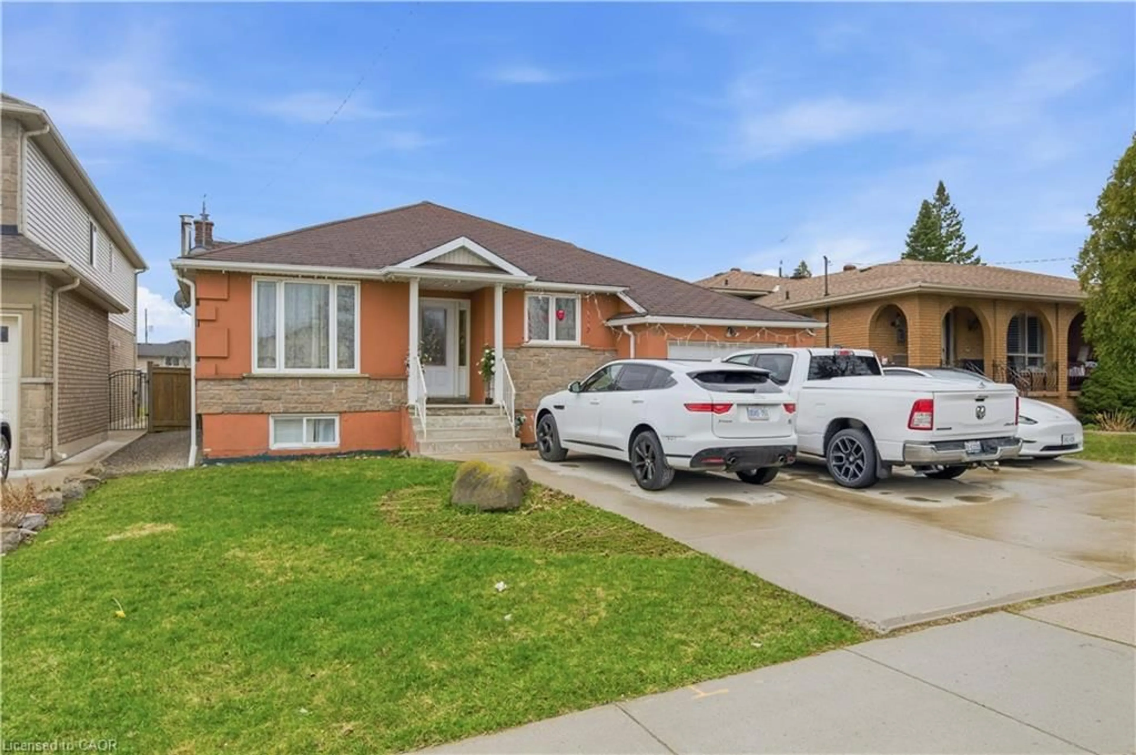 Home with brick exterior material, street for 916 Stone Church Rd, Hamilton Ontario L8W 1B1