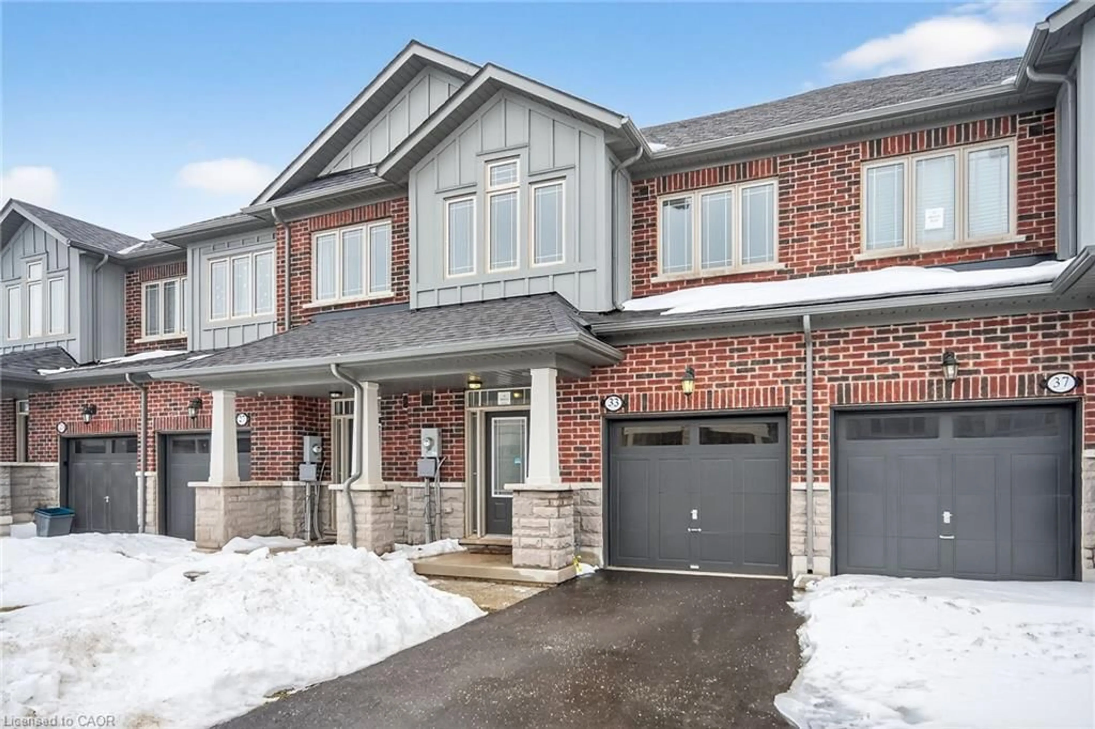 Home with brick exterior material, street for 33 Admiral Rd, Welland Ontario L3B 0H4