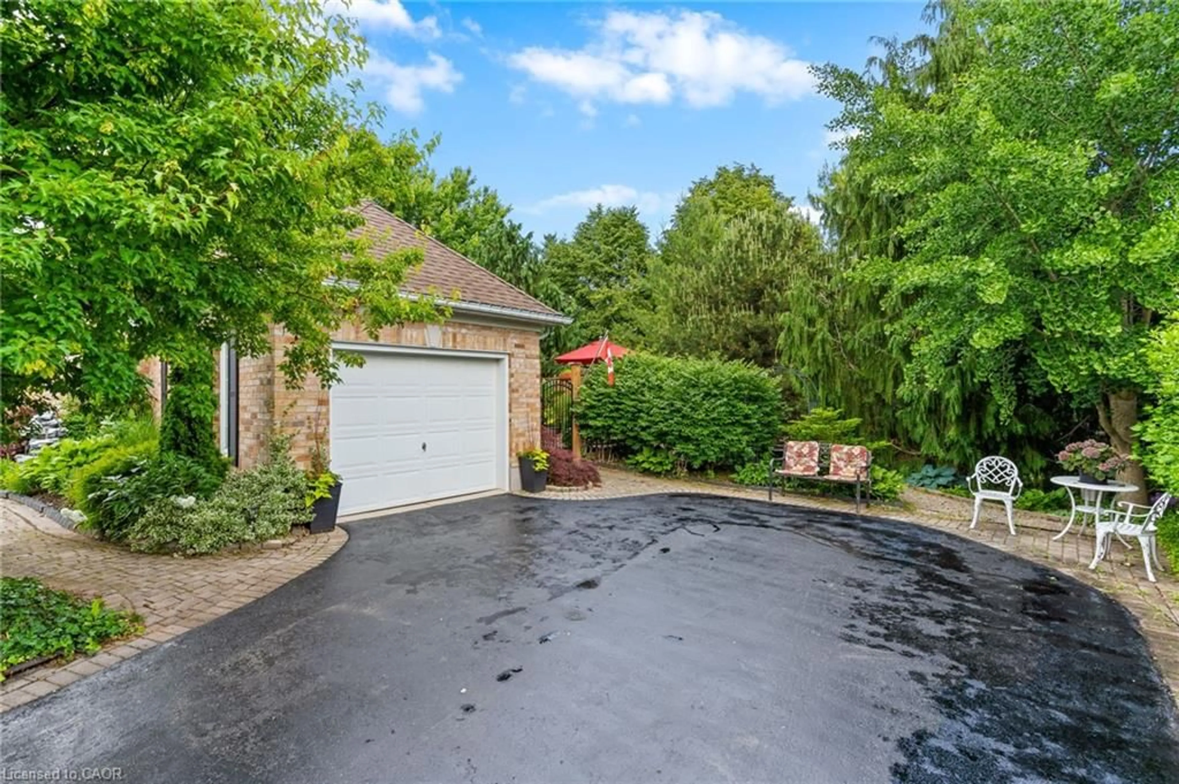 A pic from outside/outdoor area/front of a property/back of a property/a pic from drone, street for 12 Pinot Trail, Niagara-on-the-Lake Ontario L0S 1J0