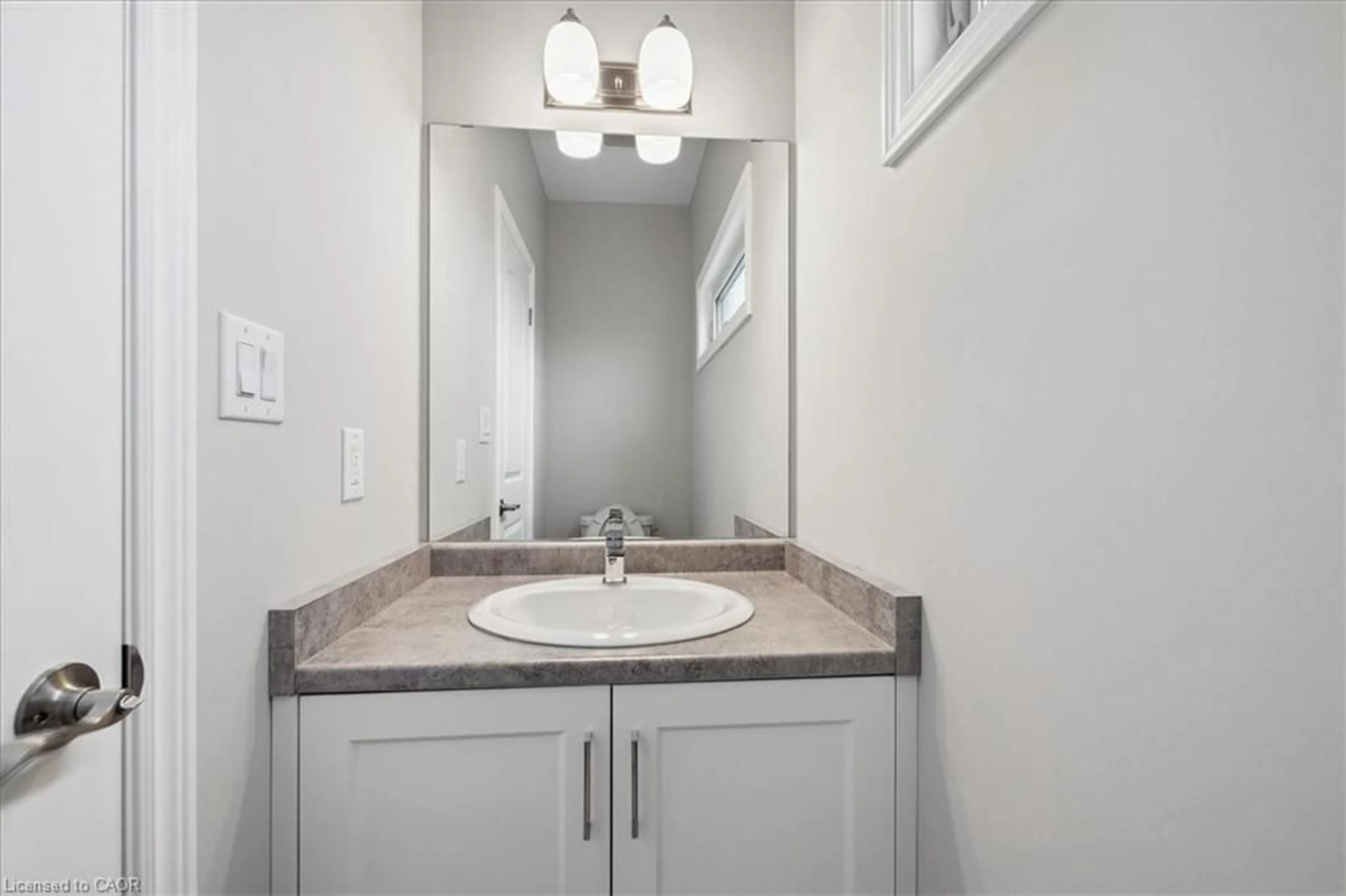Standard bathroom, ceramic/tile floor for 81 Elvira Way, Thorold Ontario L2V 0M7