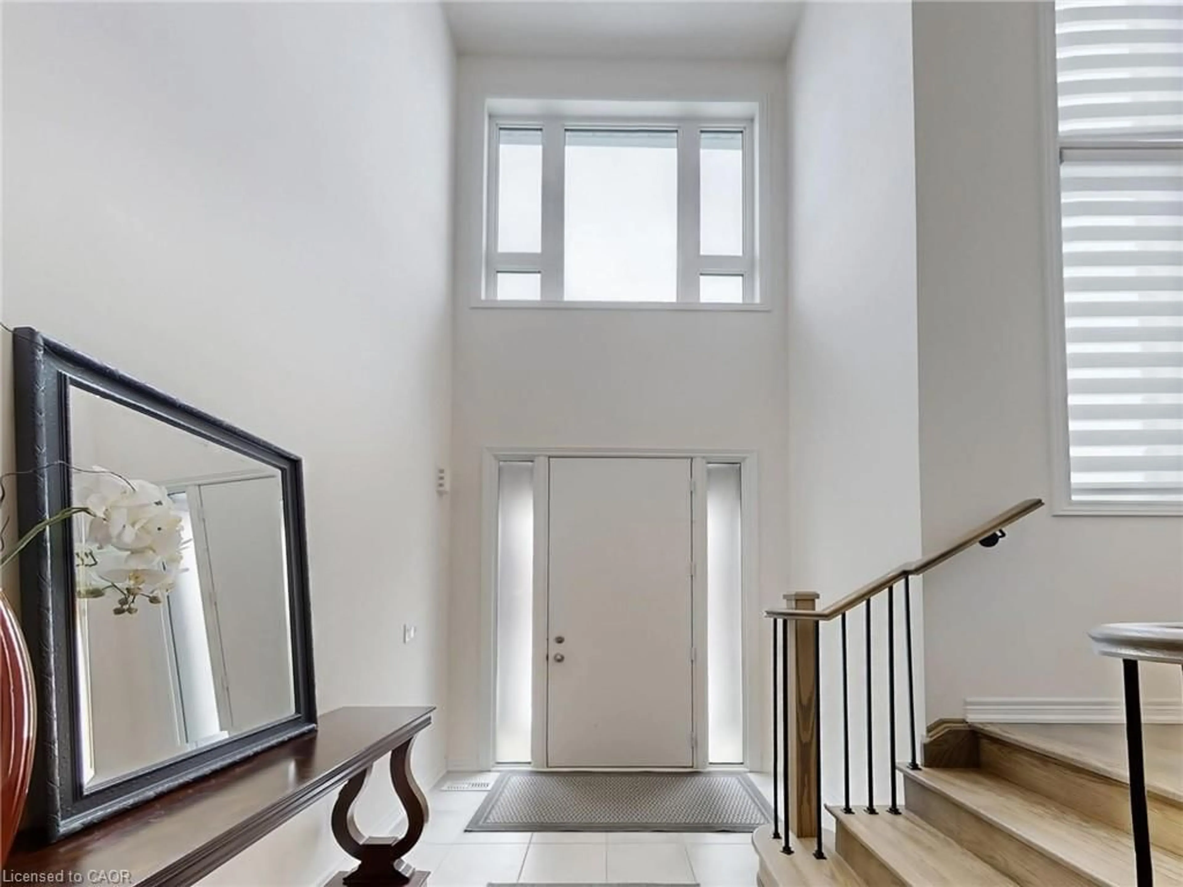 Indoor foyer for 151 Whittington Dr, Hamilton Ontario L9K 0H4