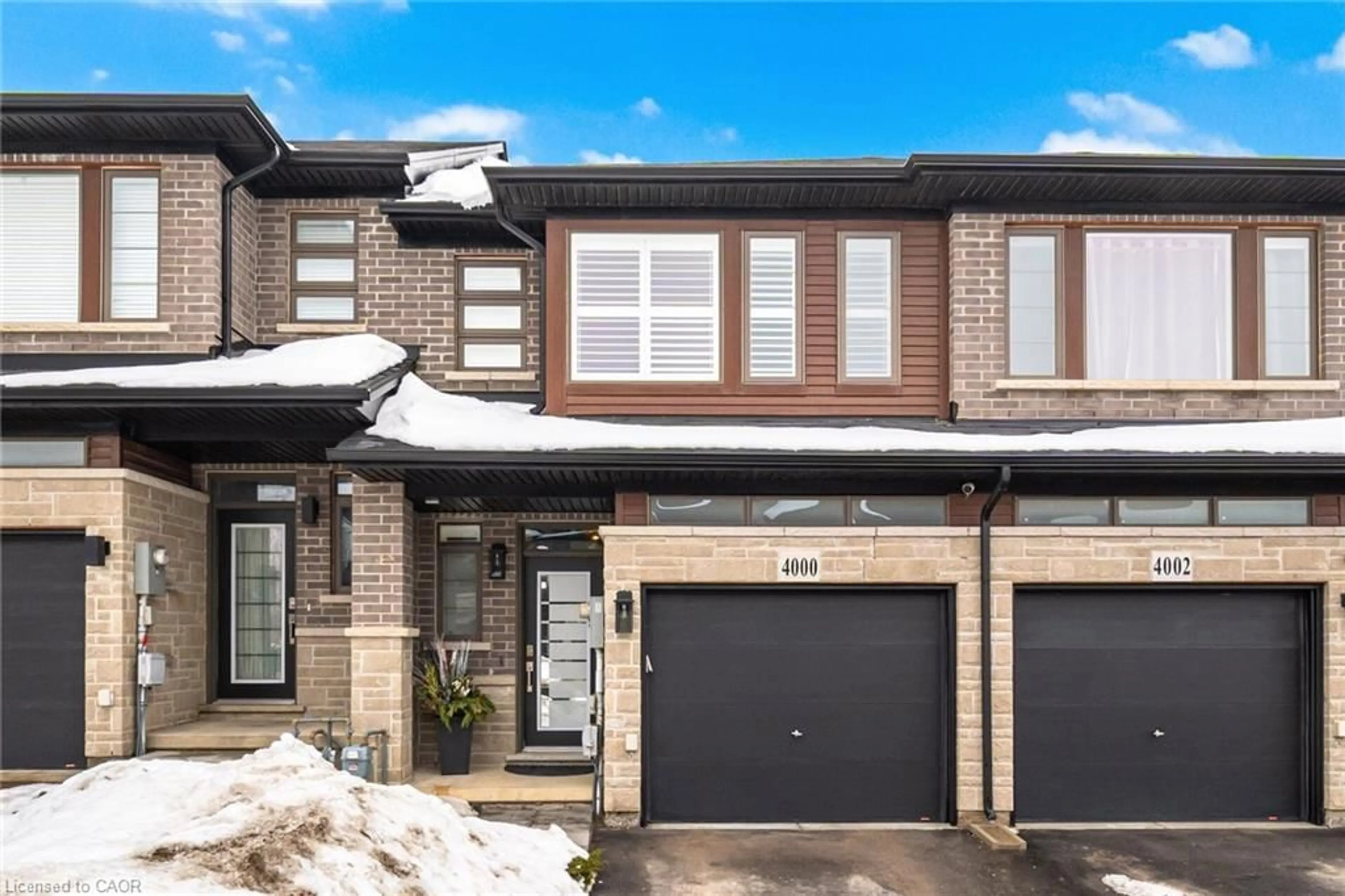 Home with brick exterior material, street for 4000 Crown St, Beamsville Ontario L3J 0S6