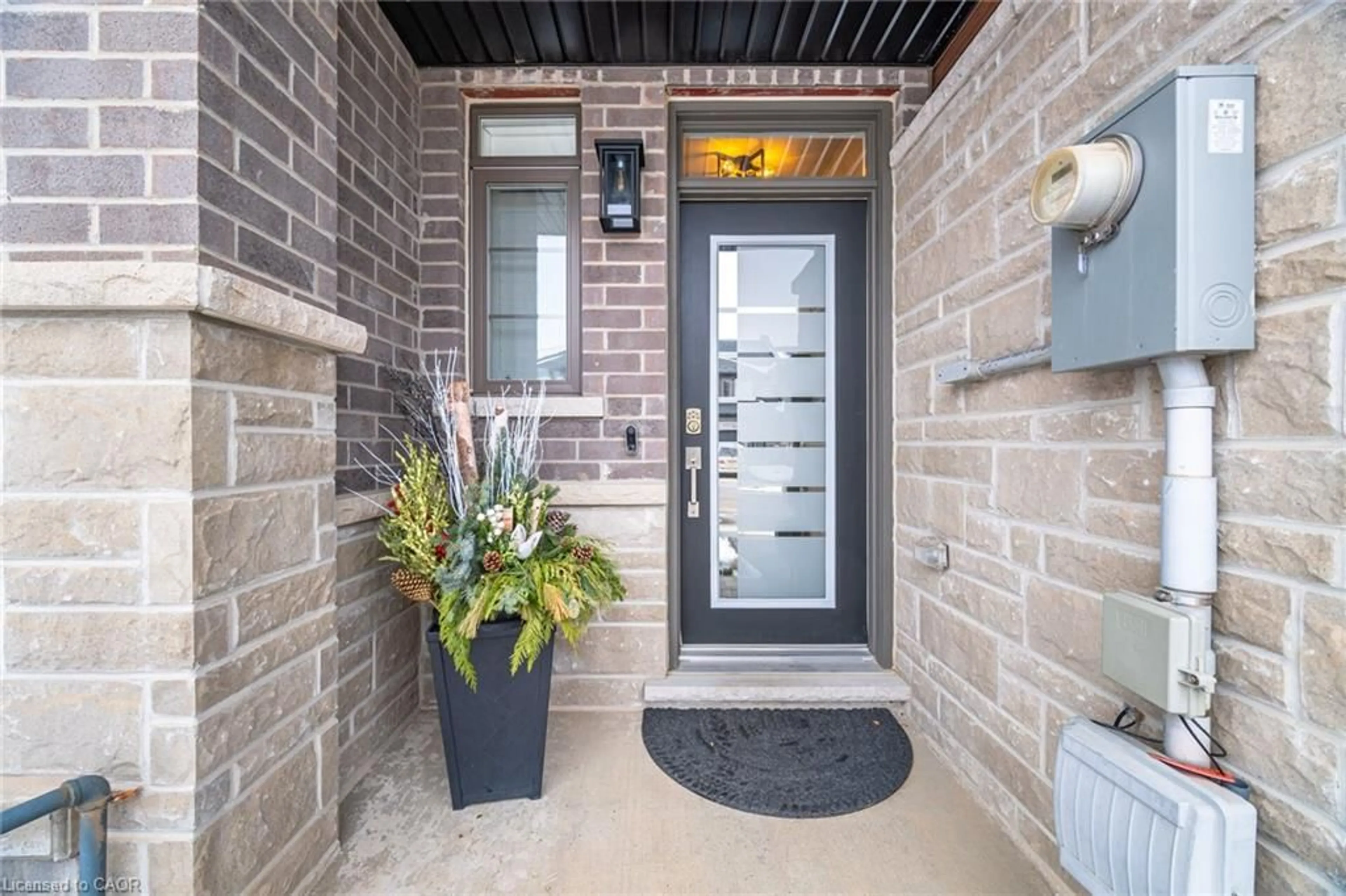 Indoor entryway for 4000 Crown St, Beamsville Ontario L3J 0S6