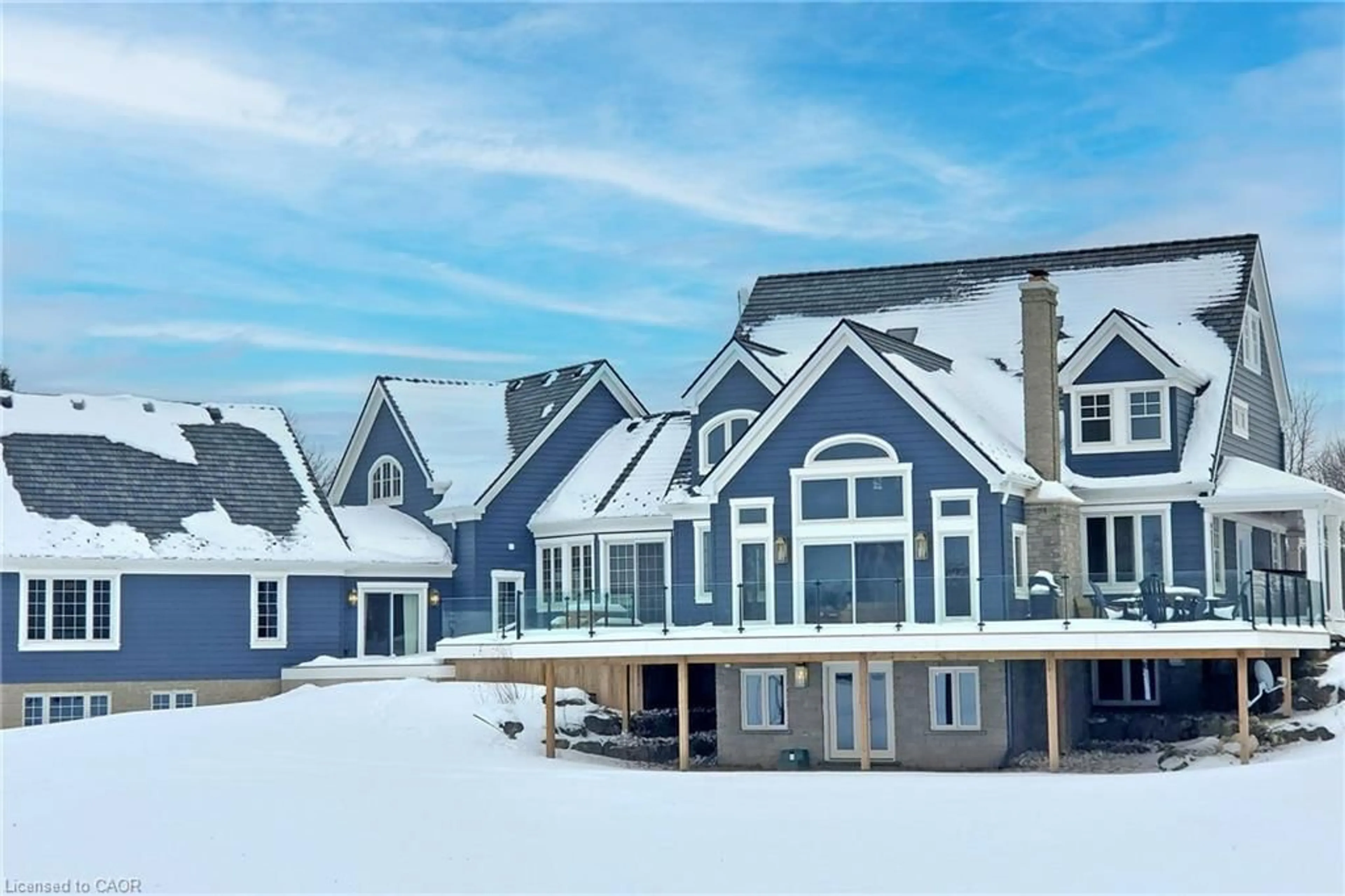 Home with vinyl exterior material, mountain view for 485 Concession 5 Rd, Waterdown Ontario L8B 0W8