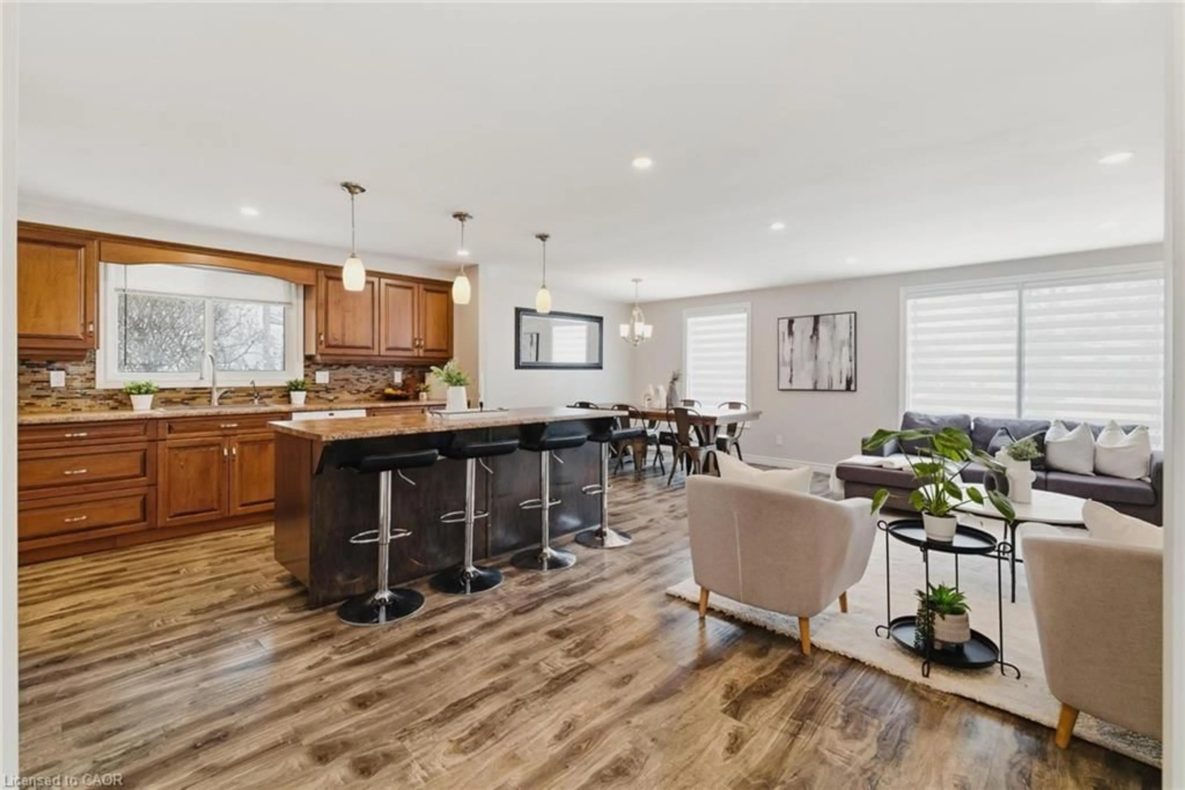 Open concept kitchen, unknown for 322 Sandowne Dr, Waterloo Ontario N2K 1V8