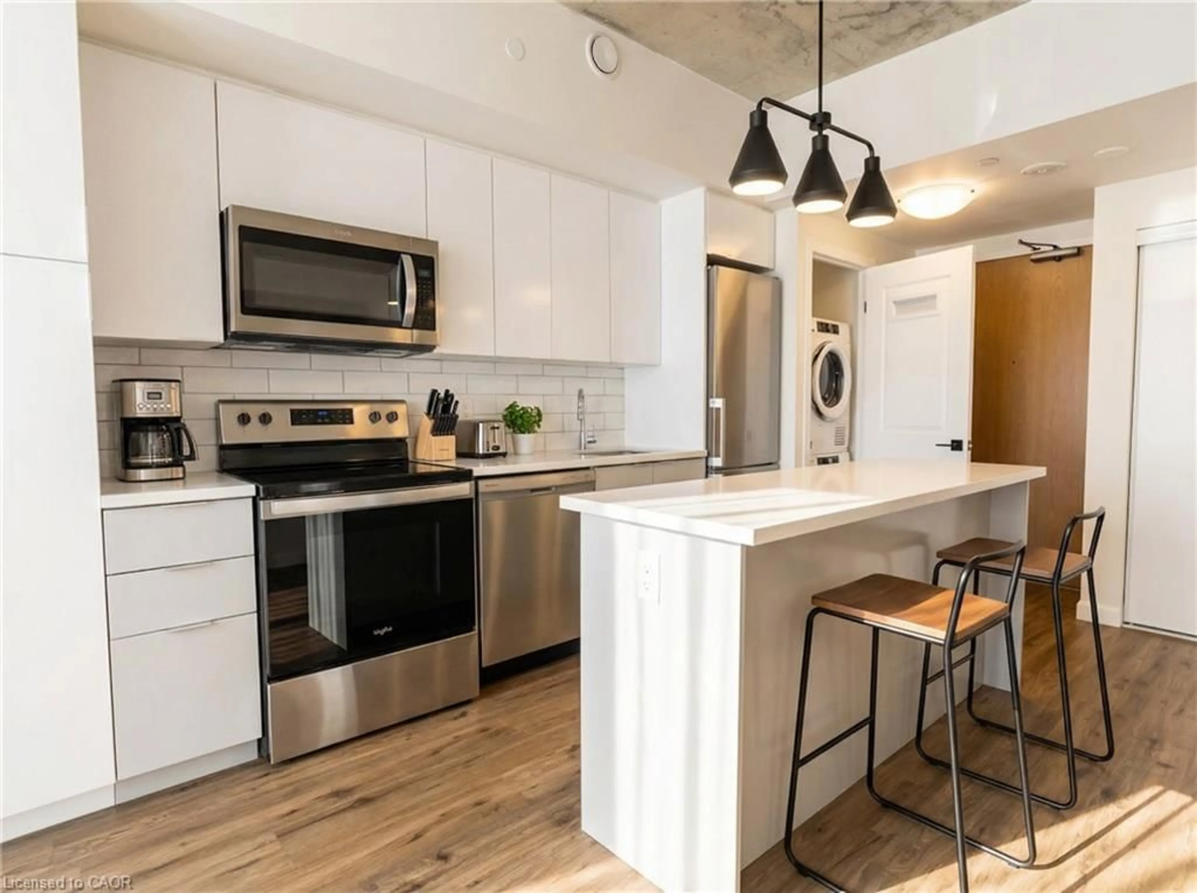 Open concept kitchen, unknown for 7 Erie Ave, Brantford Ontario N3S 0K5