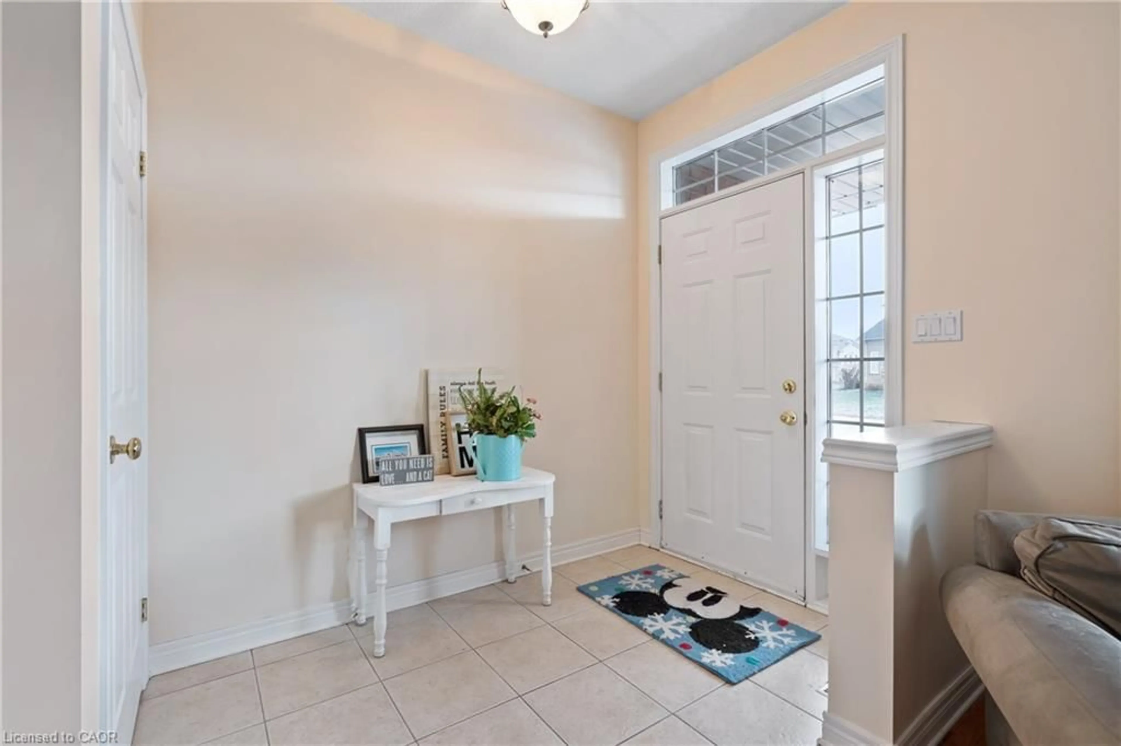 Indoor entryway for 7 Honey Locust Cir, Thorold Ontario L2V 5E3