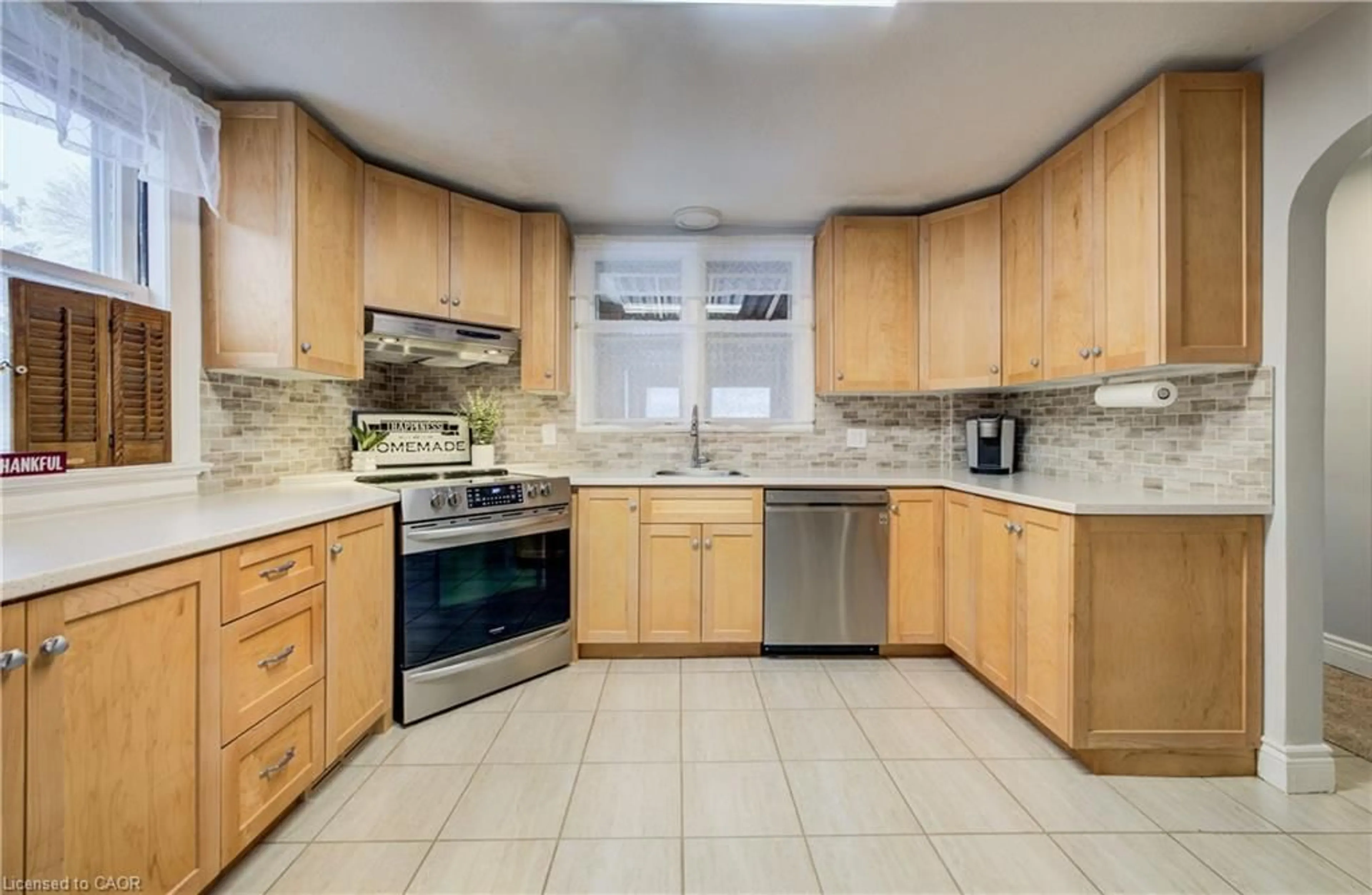 Standard kitchen, ceramic/tile floor for 76 Brentwood Ave, Kitchener Ontario N2H 2C8