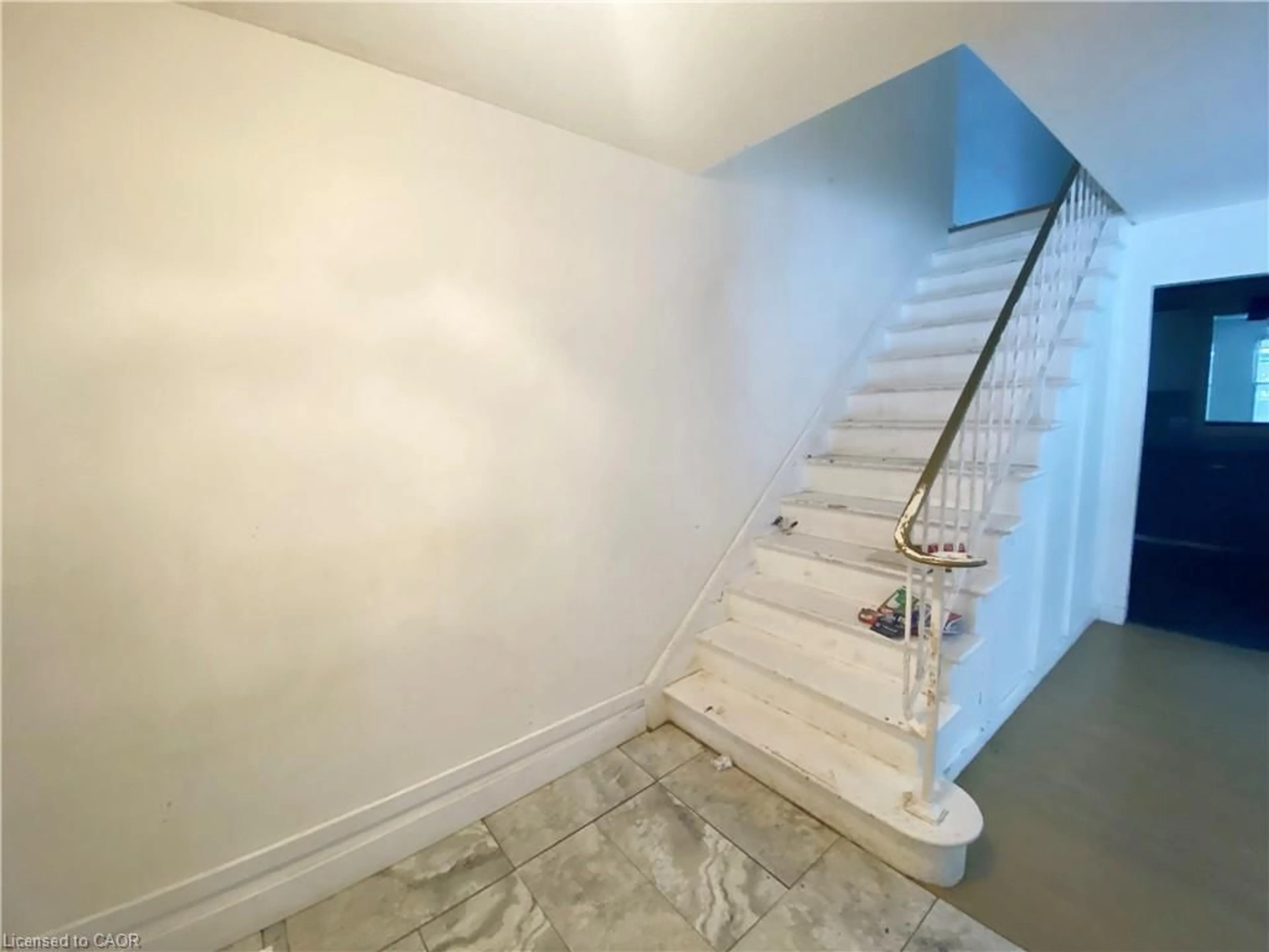 Stairs for 64 Alderwood Cres, Cambridge Ontario N1S 3T1
