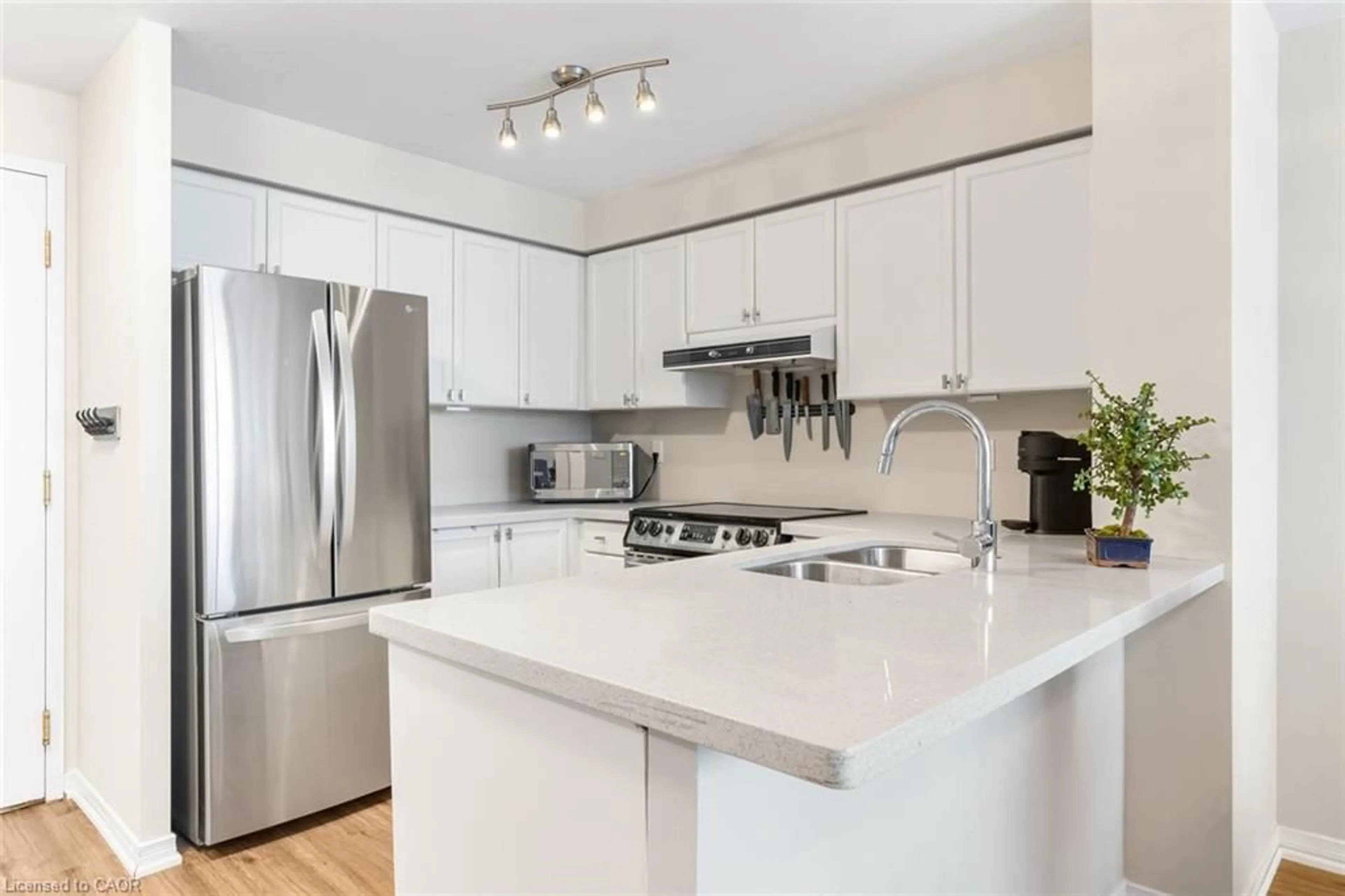 Open concept kitchen, unknown for 2565 Erin Centre Blvd #PH7, Mississauga Ontario L5M 6Z8