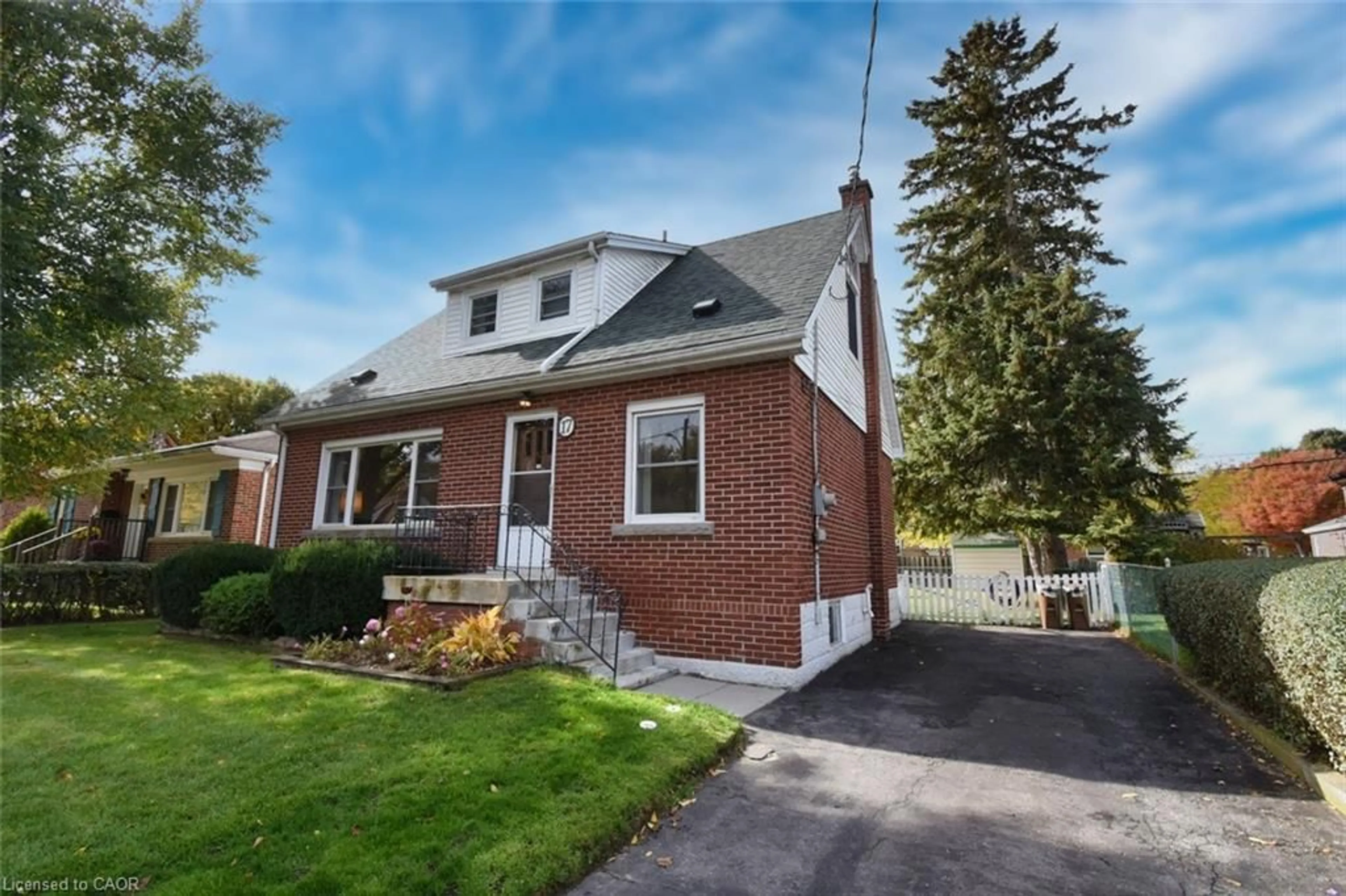 Home with brick exterior material, street for 17 Concord Ave, Dundas Ontario L9H 1R5