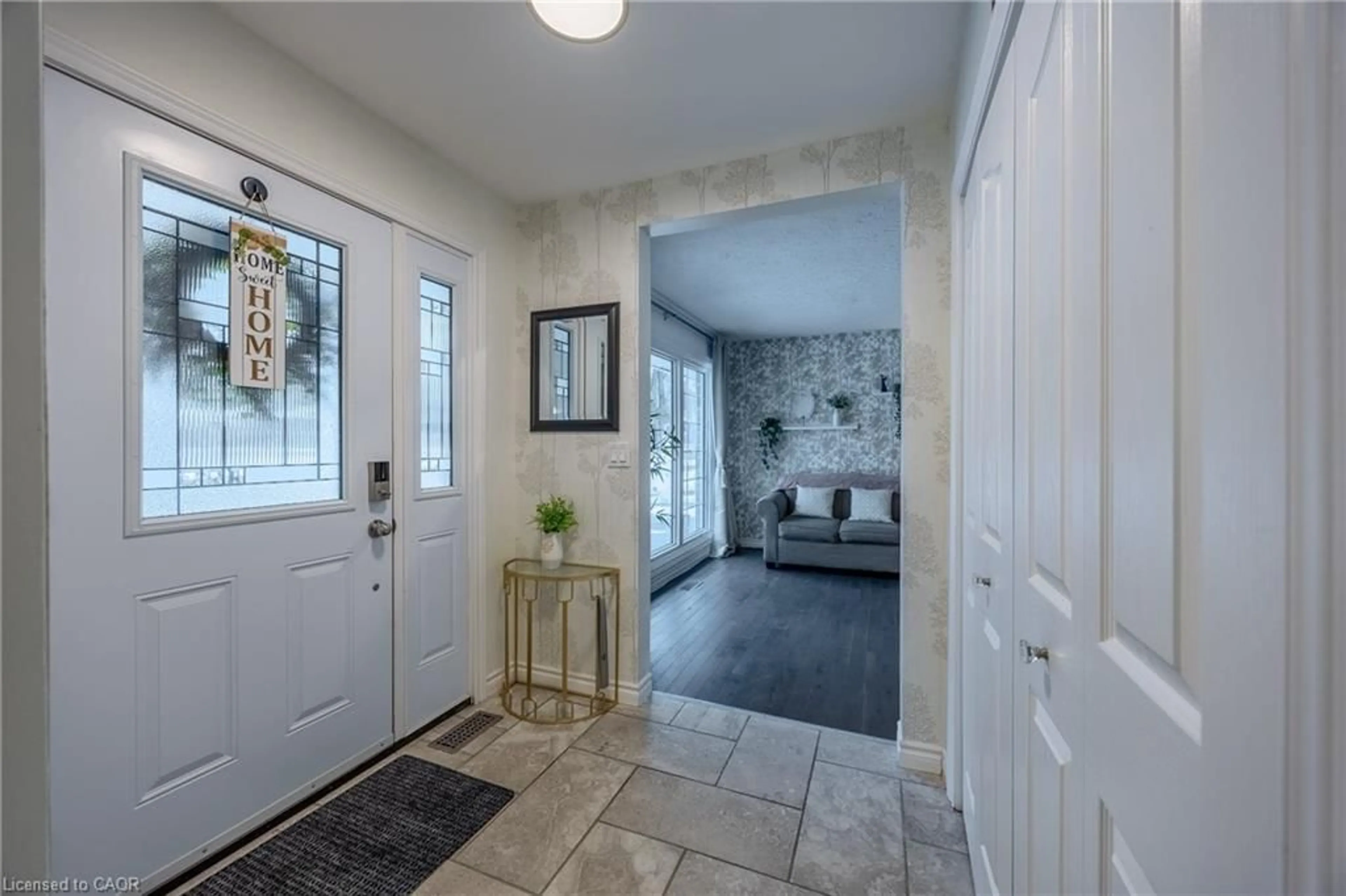 Indoor entryway for 70 Berkley Cres, Simcoe Ontario N3Y 2K5