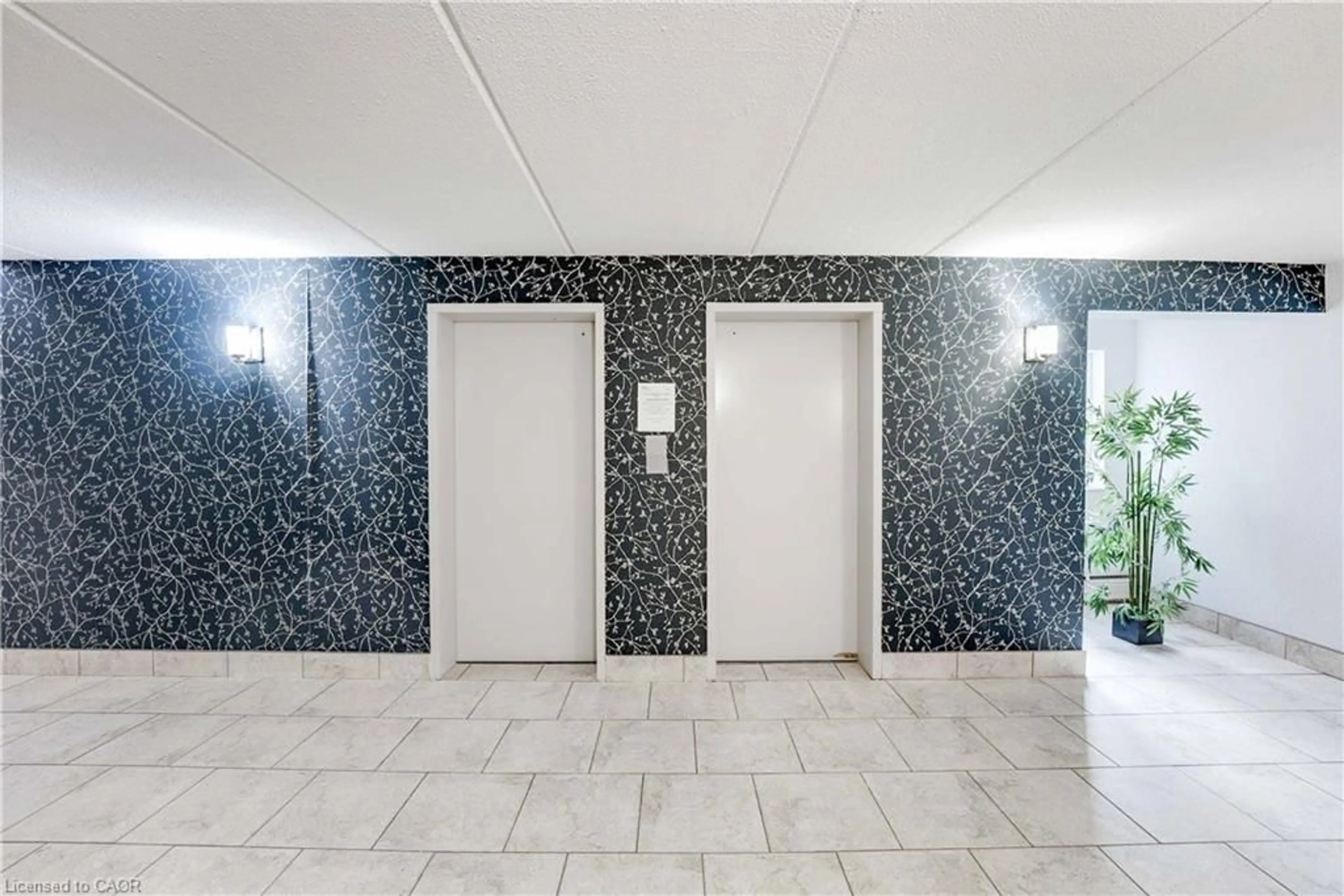 Indoor foyer for 198 Scott St #410, St. Catharines Ontario L2N 5T3