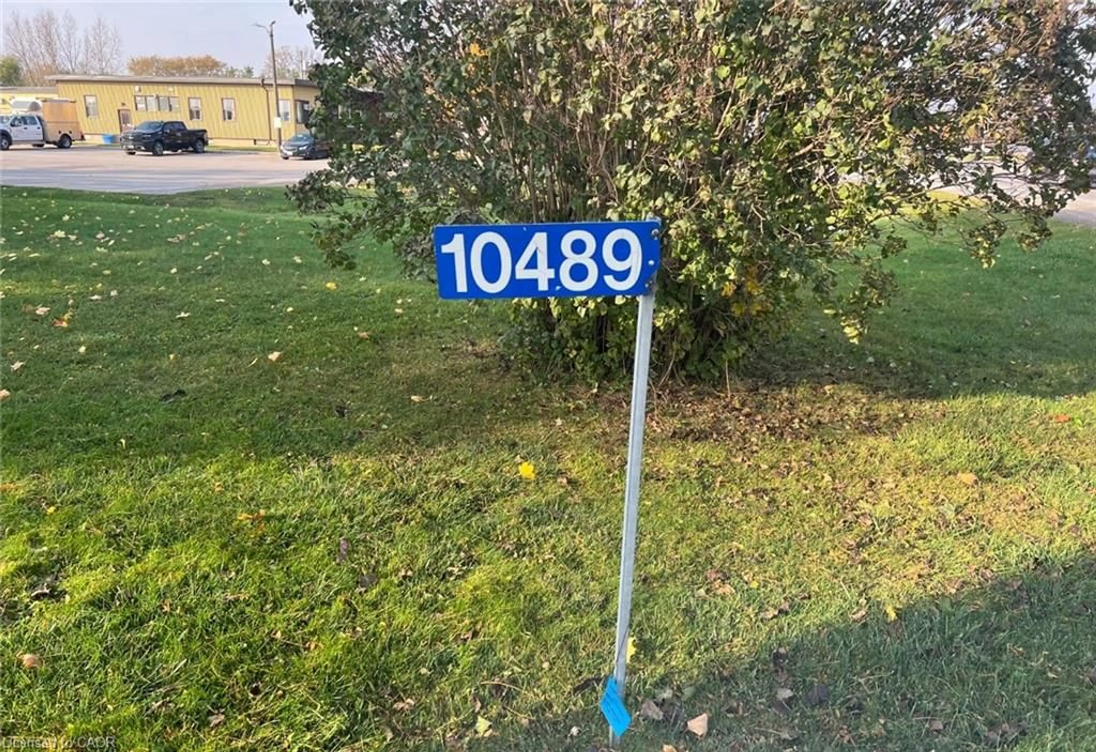 A pic from outside/outdoor area/front of a property/back of a property/a pic from drone, street for 10489 John St, Aylmer Ontario N5H 2R3