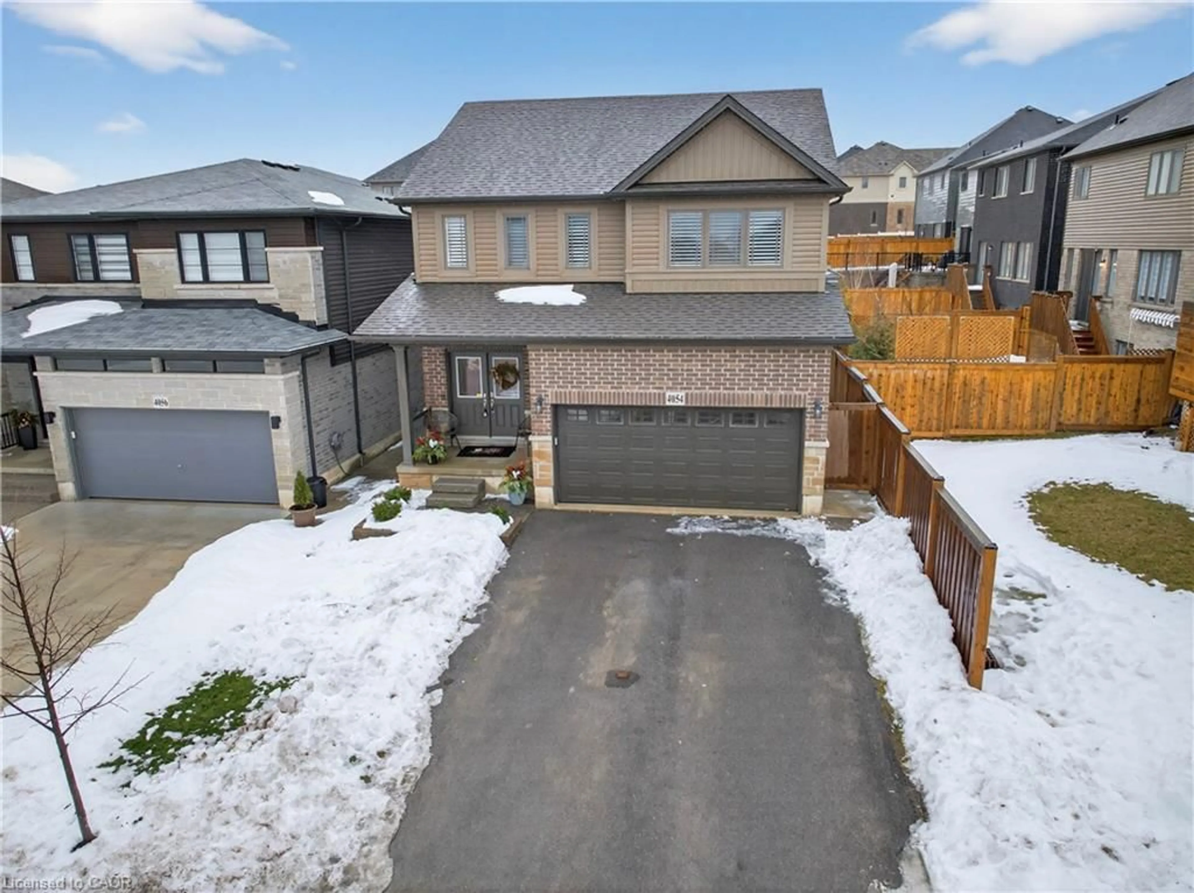 A pic from outside/outdoor area/front of a property/back of a property/a pic from drone, street for 4054 Thomas St, Beamsville Ontario L3J 0S5