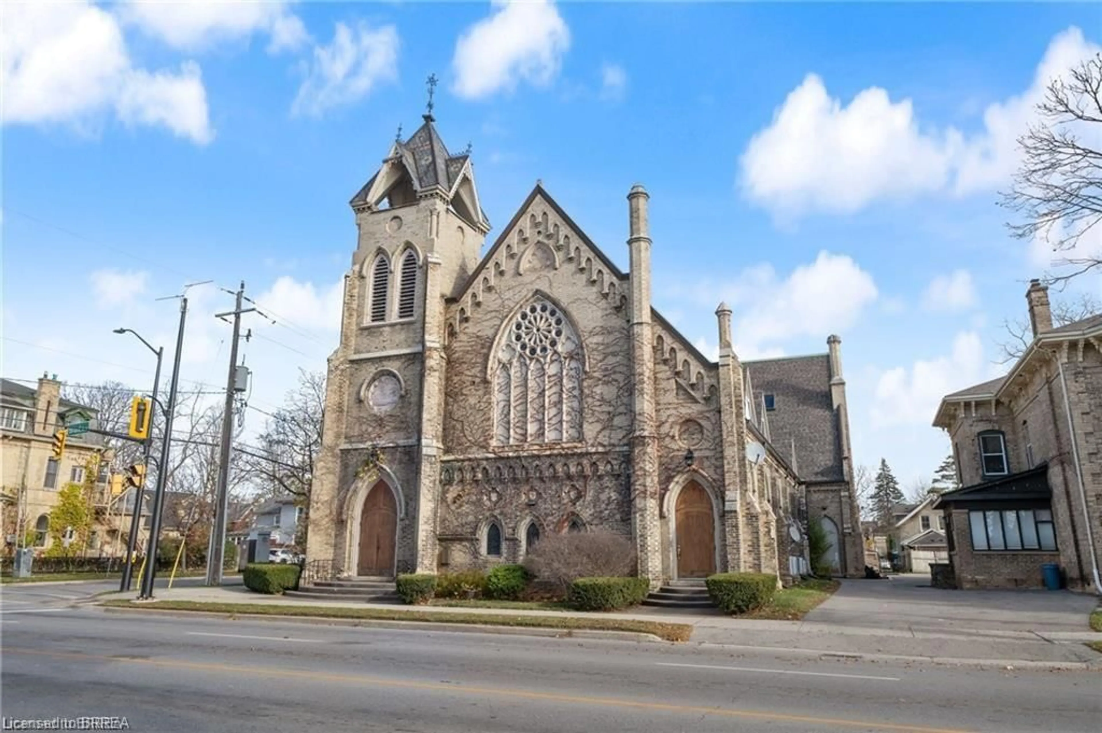 Blurry image for 21 Richmond St #102, Brantford Ontario N3T 3X9