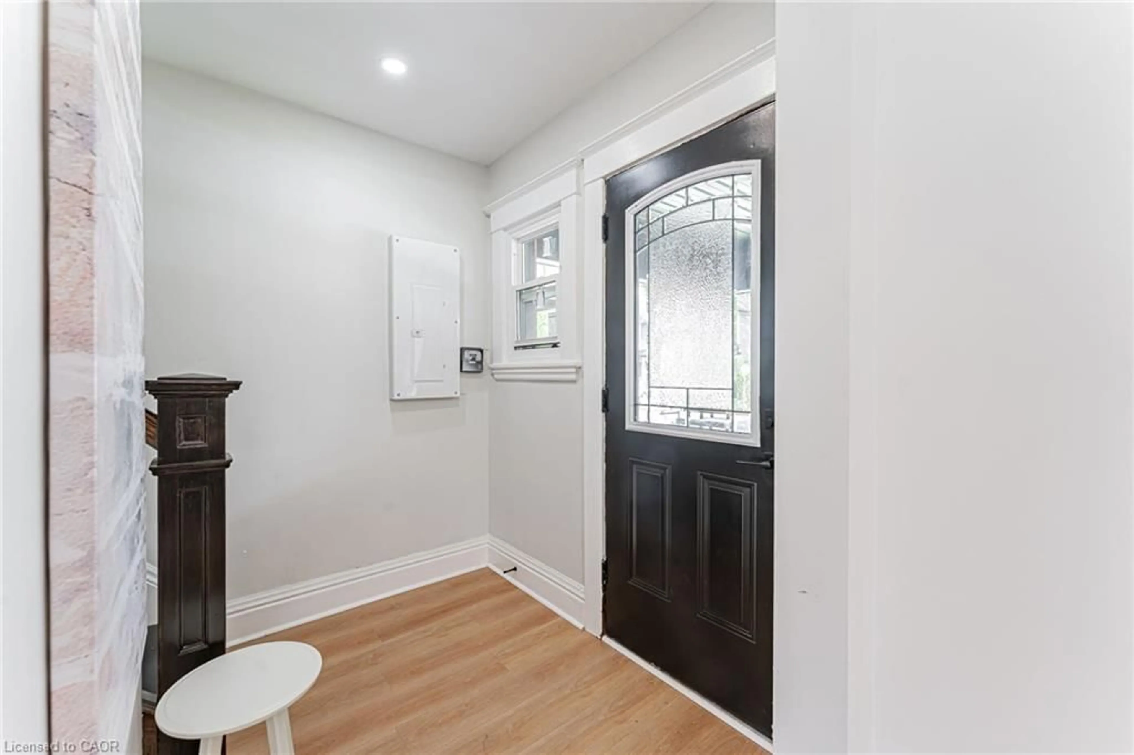 Indoor entryway for 15 Barnesdale Ave, Hamilton Ontario L8L 6R4