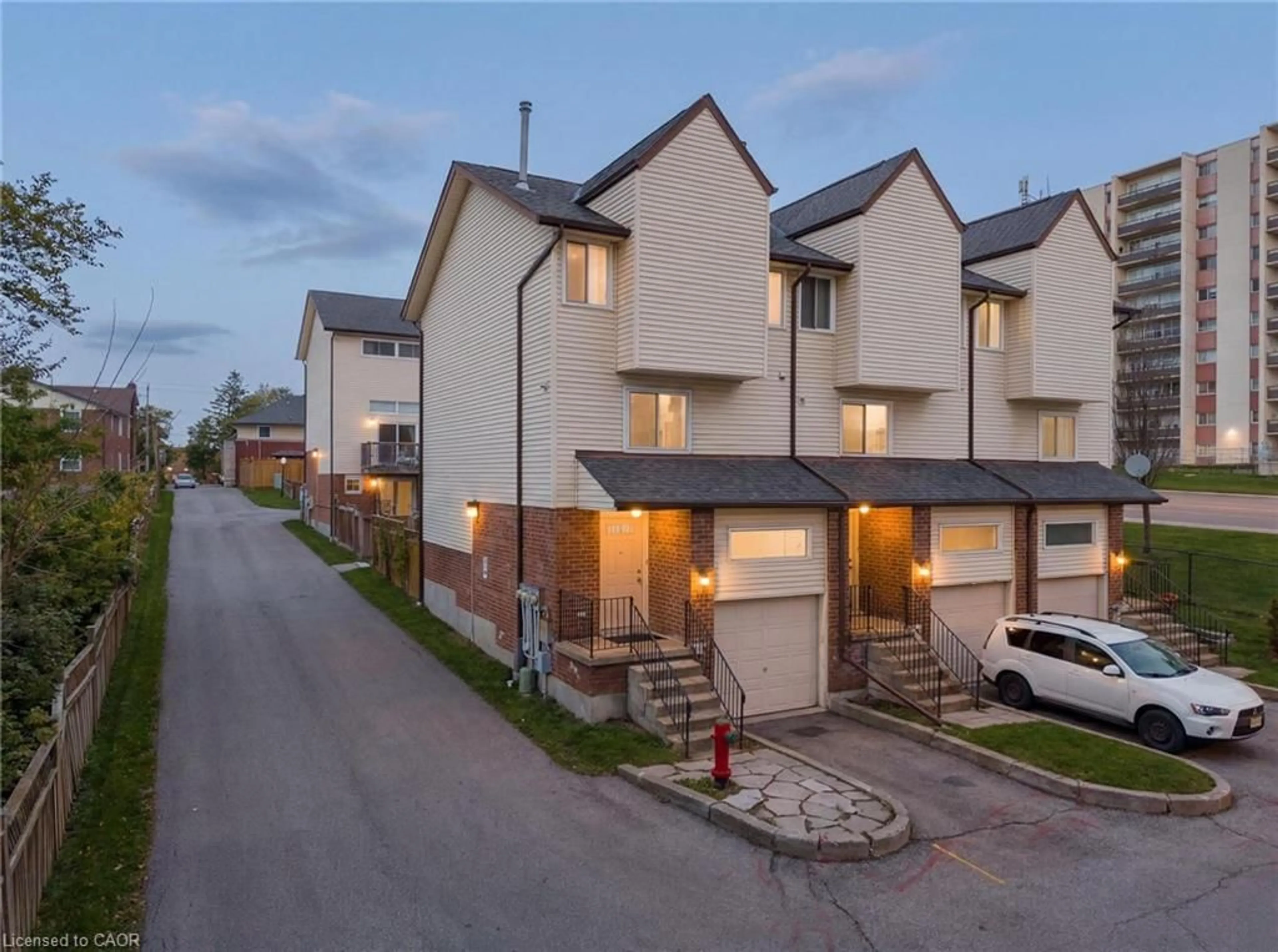 A pic from outside/outdoor area/front of a property/back of a property/a pic from drone, street for 1085 Queen's Blvd #6, Kitchener Ontario N2M 1B9