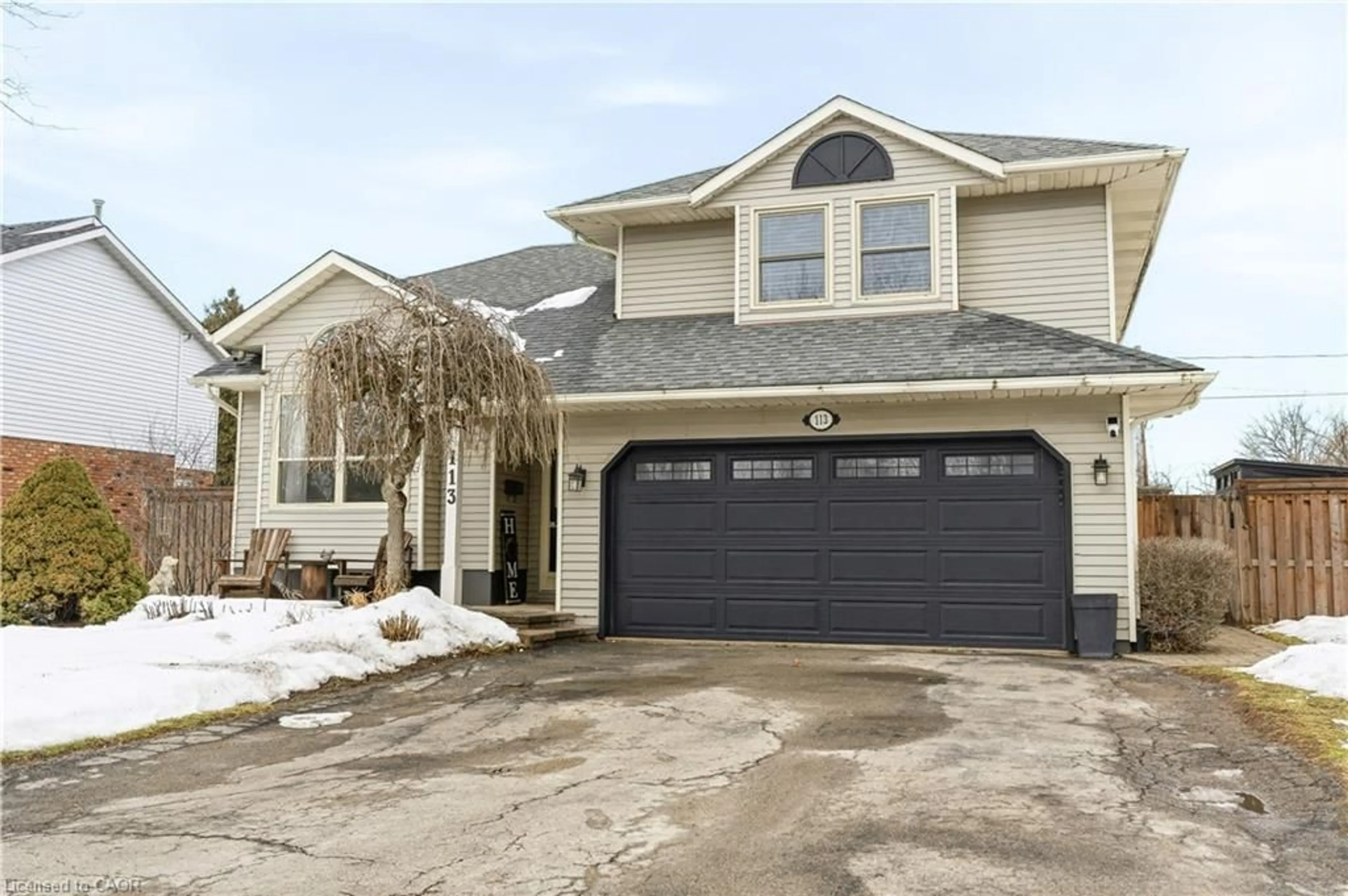 Home with vinyl exterior material, street for 113 Edward Crt, Smithville Ontario L0R 2A0