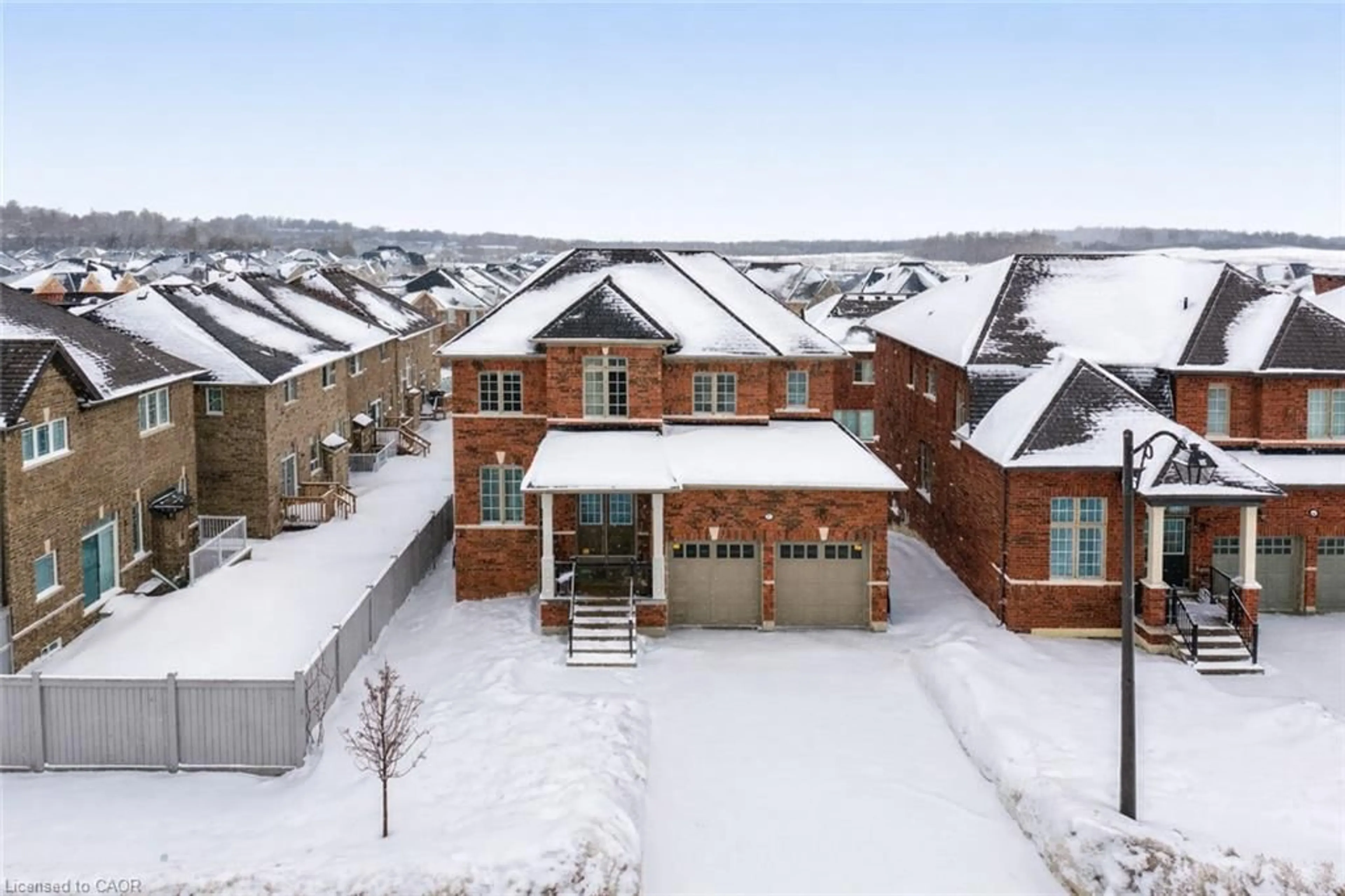 A pic from outside/outdoor area/front of a property/back of a property/a pic from drone, street for 6 Faimira Ave, Keswick Ontario L4P 0S4