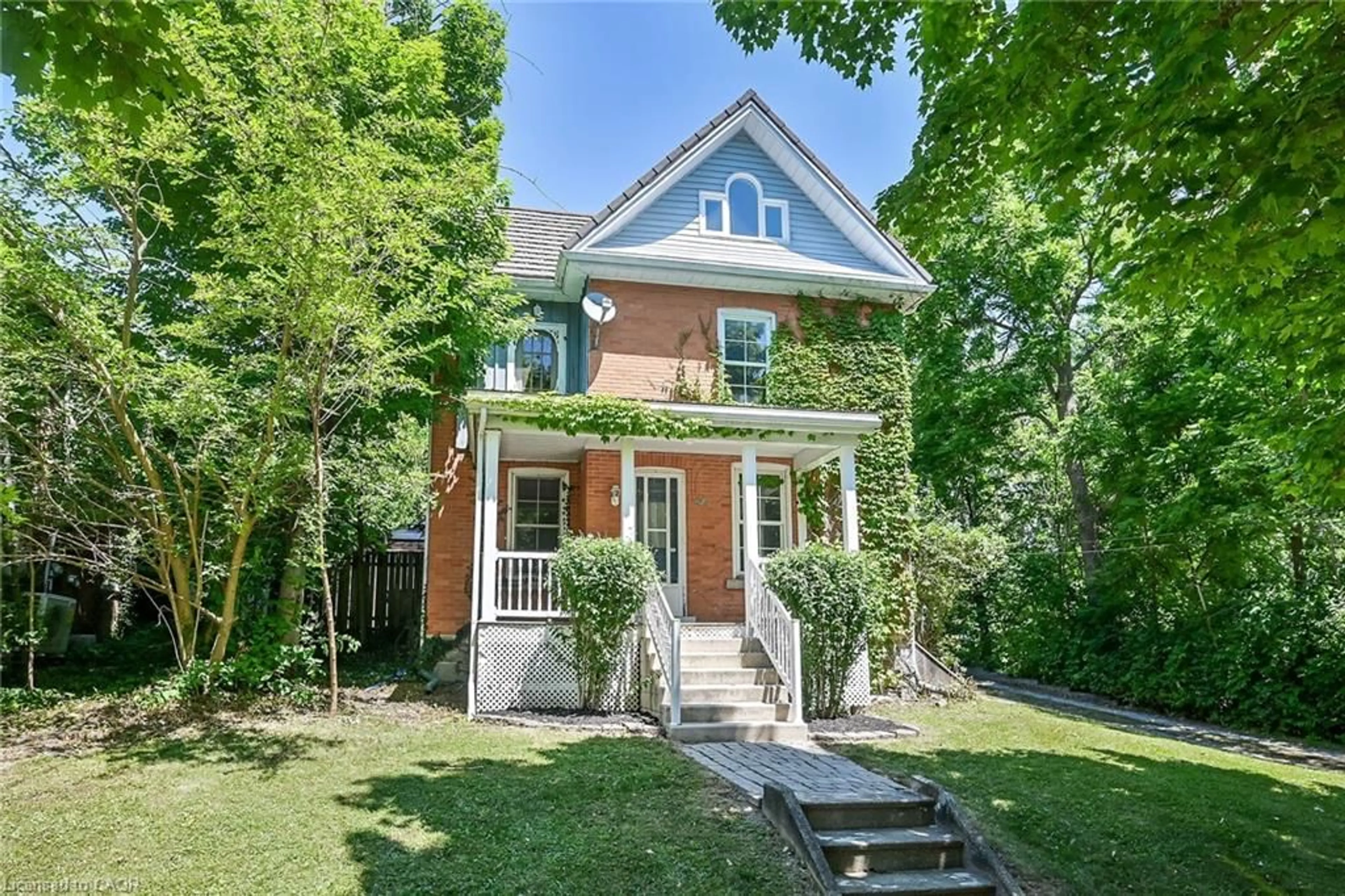 Home with brick exterior material, street for 94 Sutherland St, Caledonia Ontario N3W 1B4