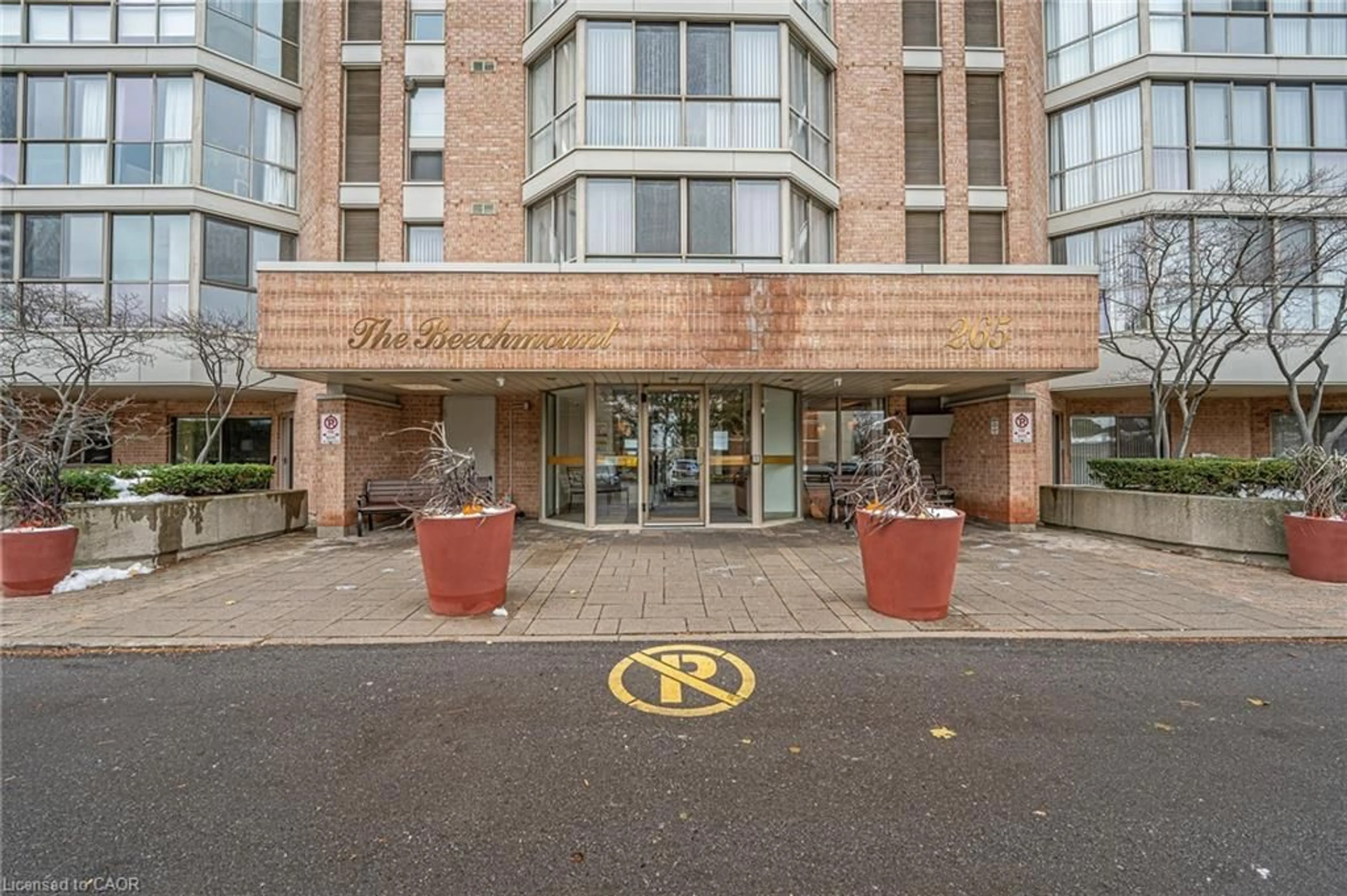 Indoor foyer for 265 Westcourt Pl #608, Waterloo Ontario N2L 6E4