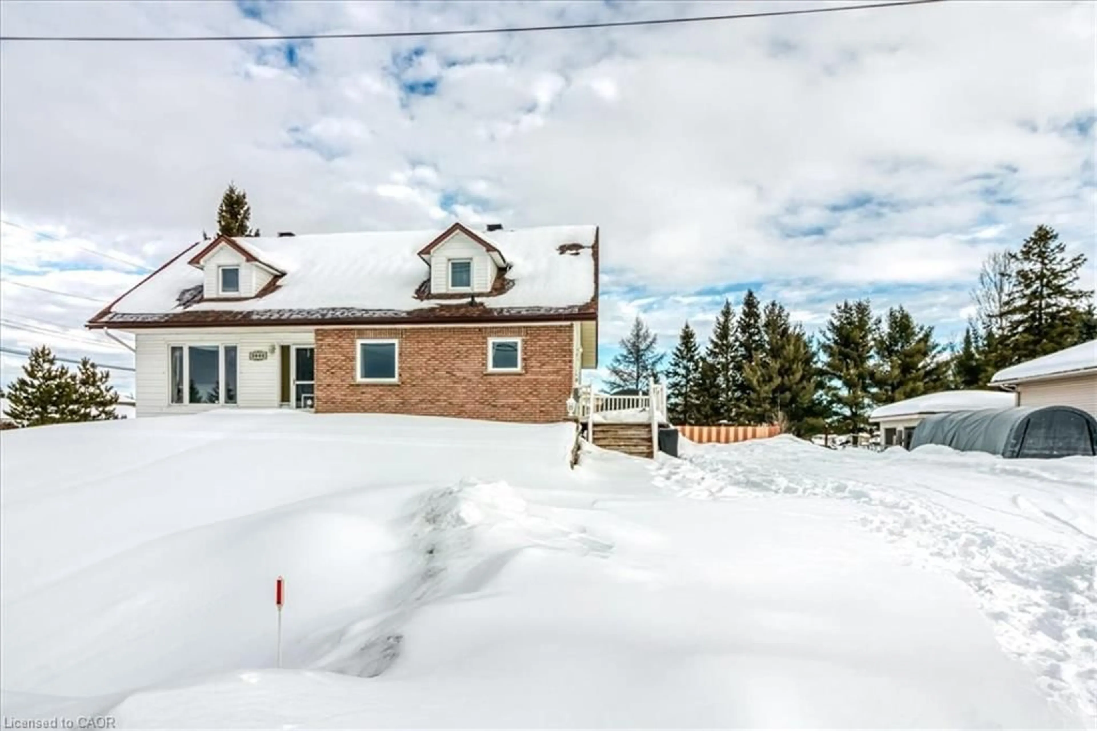 A pic from outside/outdoor area/front of a property/back of a property/a pic from drone, street for 2088 Pilon St, Chelmsford Ontario P0M 1L0