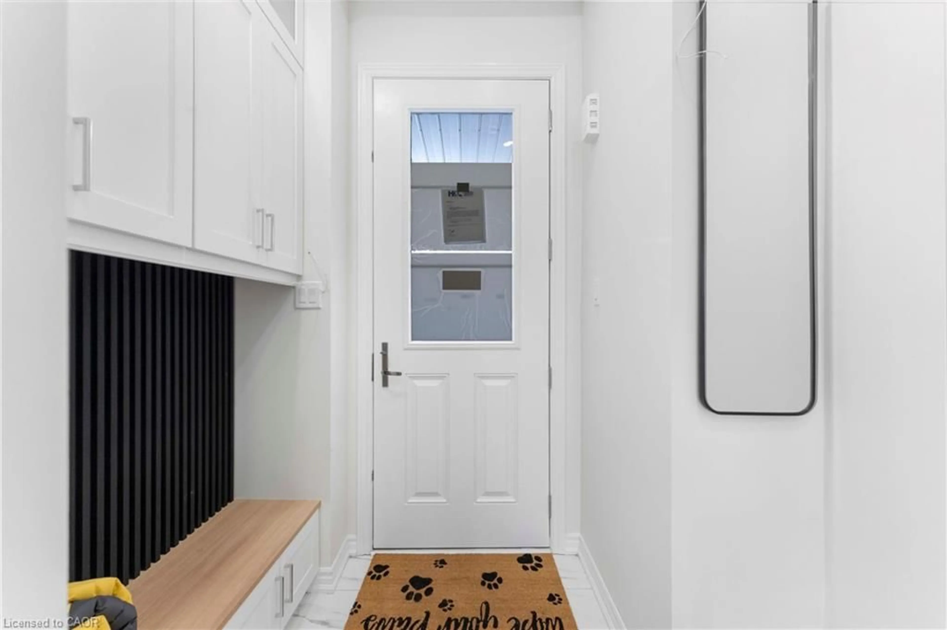 Indoor entryway for 1426 Oakmont Common, Burlington Ontario L7P 0V8