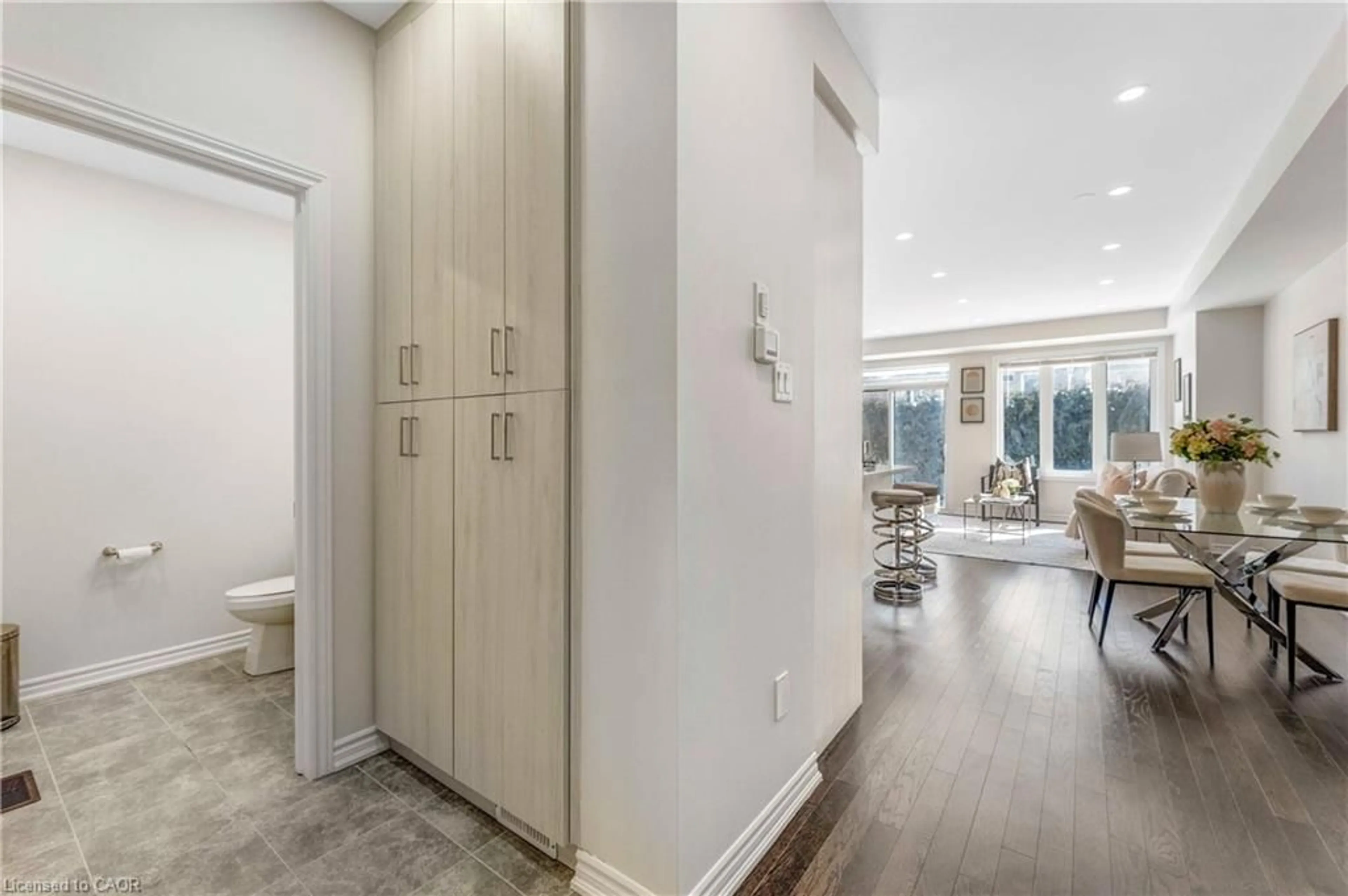 Indoor entryway for 1426 Oakmont Common, Burlington Ontario L7P 0V8