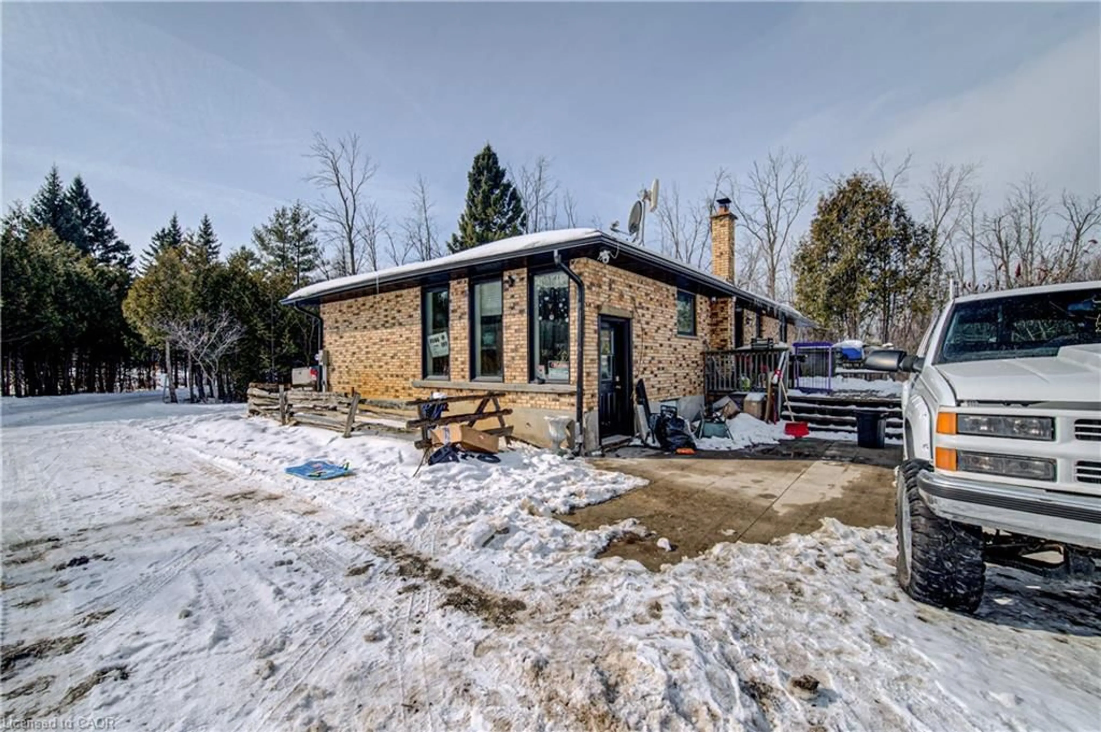 Home with brick exterior material, unknown for 3907 Wellington 35 Rd, Puslinch Ontario N0B 2J0