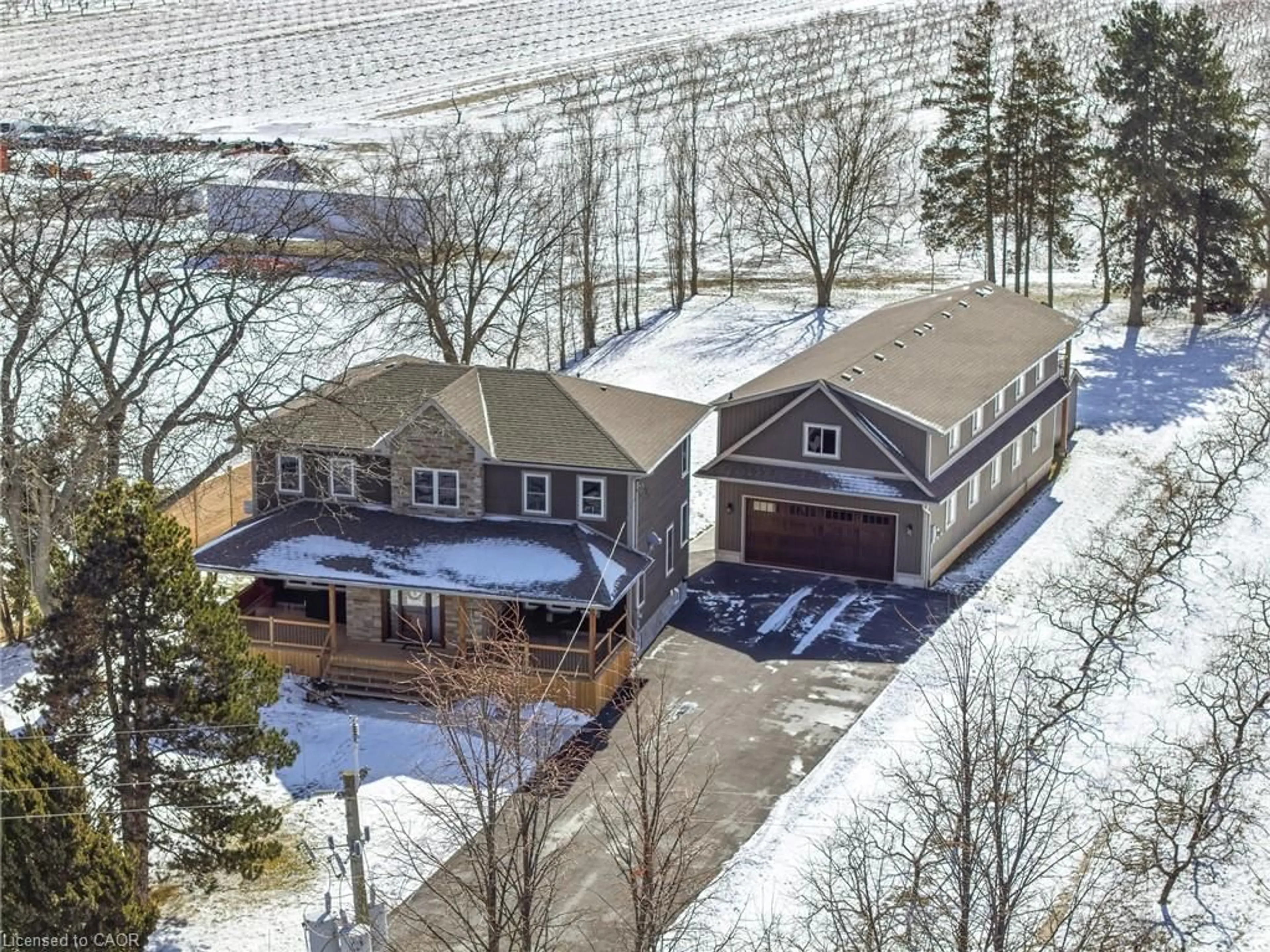 A pic from outside/outdoor area/front of a property/back of a property/a pic from drone, unknown for 43 Scott St, Niagara-on-the-Lake Ontario L0S 1J0