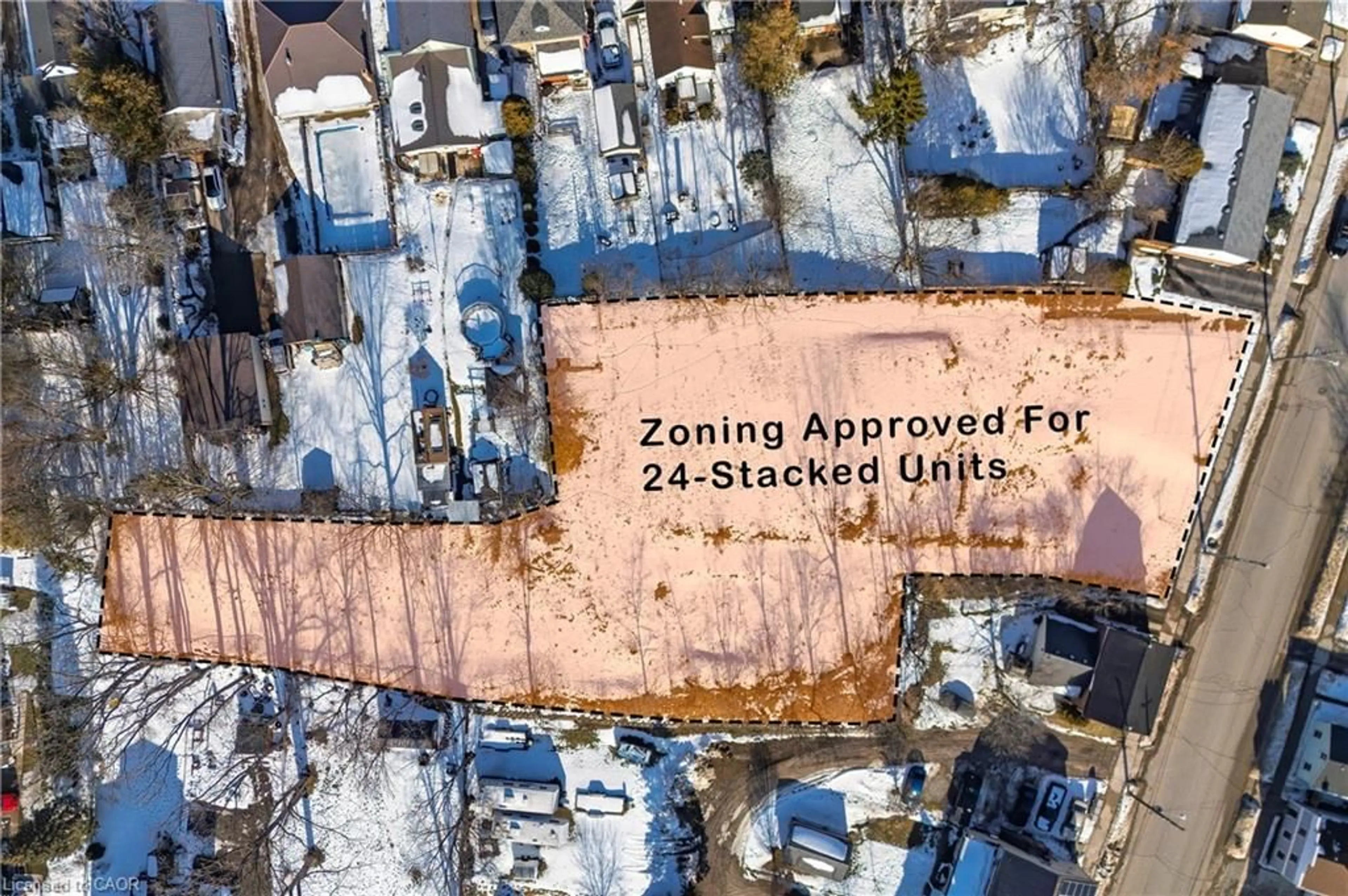 A pic from outside/outdoor area/front of a property/back of a property/a pic from drone, street for 75 King St, Ingersoll Ontario N5C 1G6