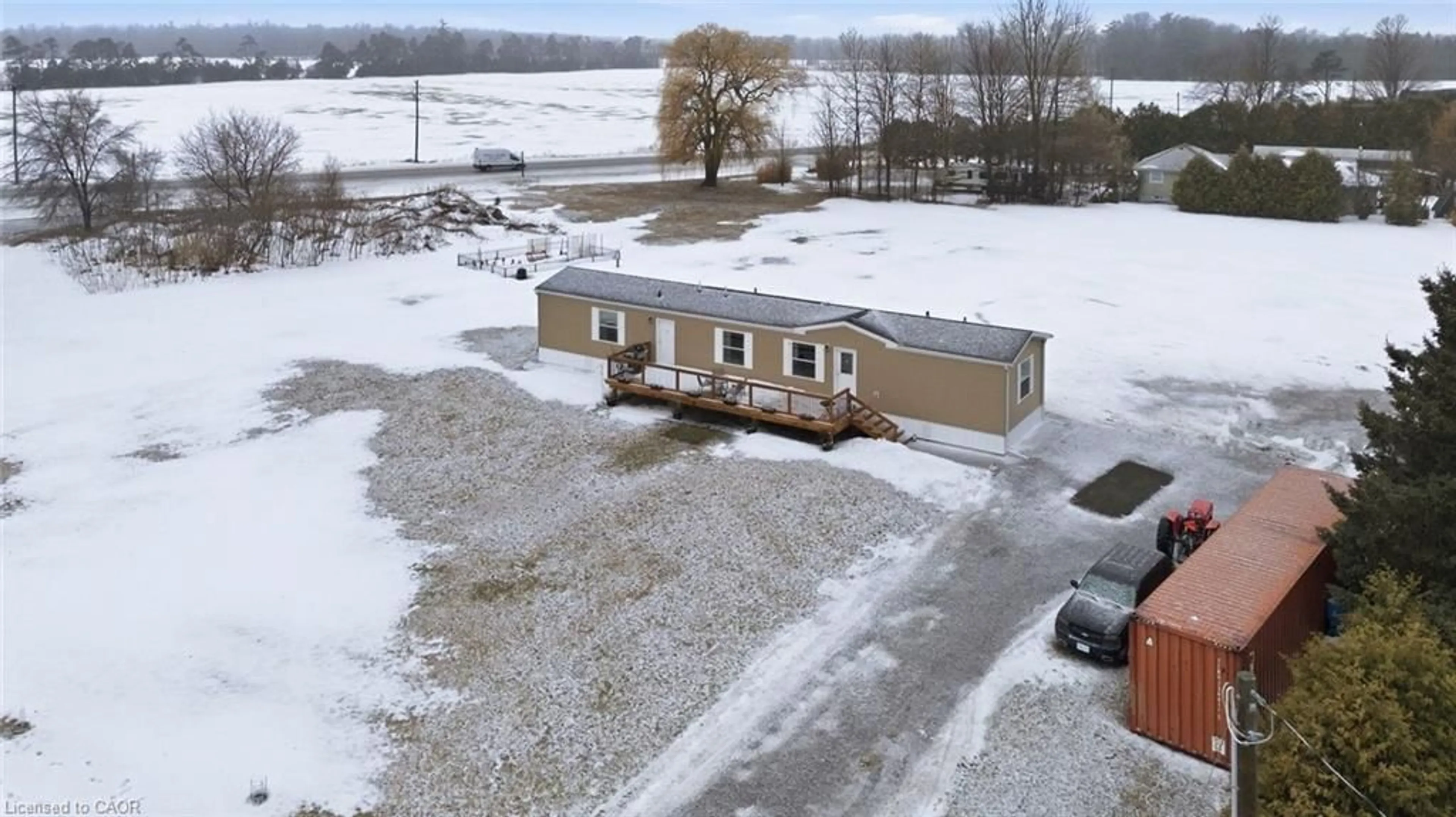 A pic from outside/outdoor area/front of a property/back of a property/a pic from drone, building for 837 Fertilizer Rd, Simcoe Ontario N3Y 4K6