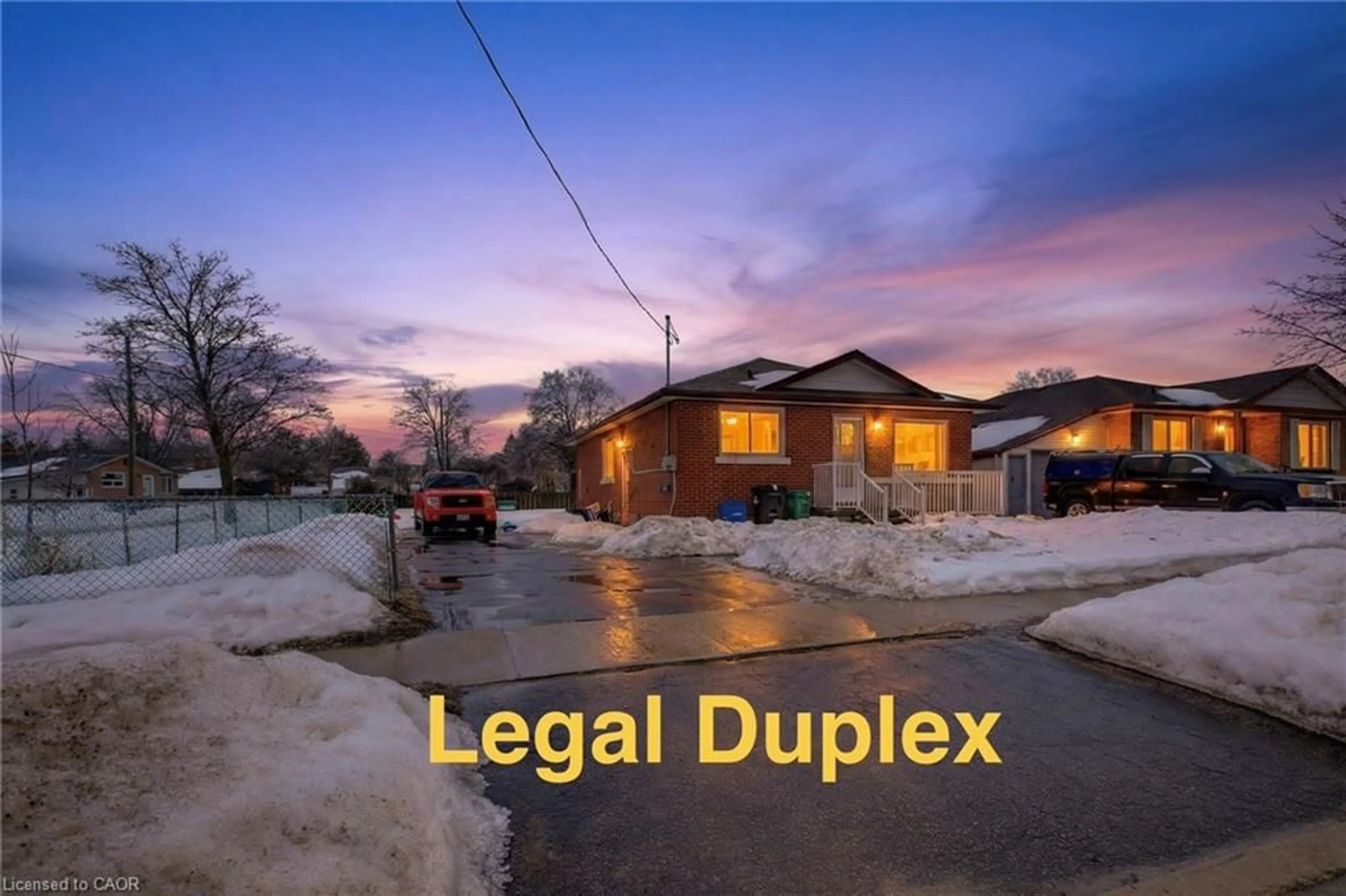 A pic from outside/outdoor area/front of a property/back of a property/a pic from drone, street for 31 Hoffman St, Kitchener Ontario N2M 3M8