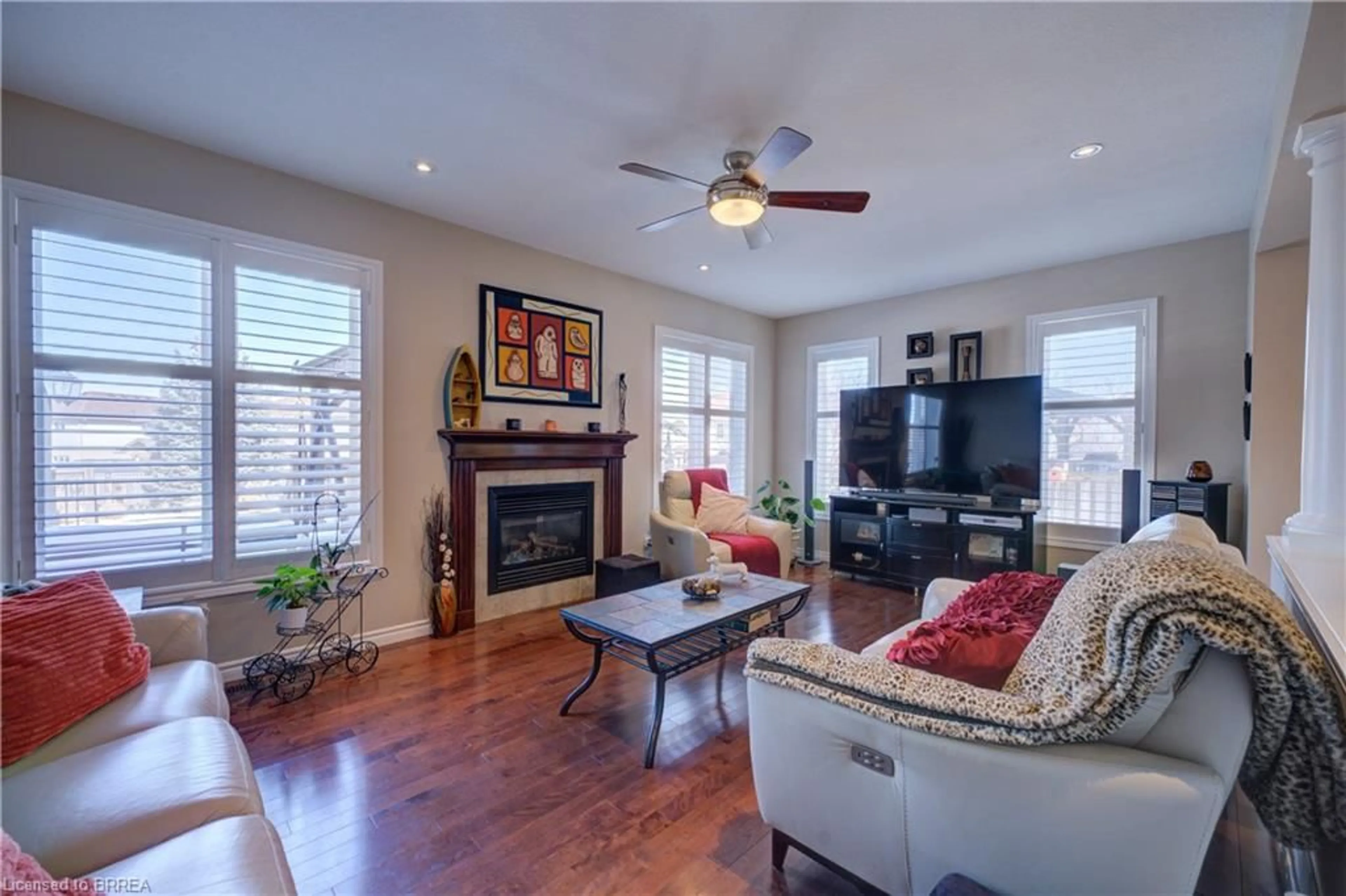 Living room with furniture, wood/laminate floor for 962 Pebblecreek Crt, Kitchener Ontario N2A 0C5