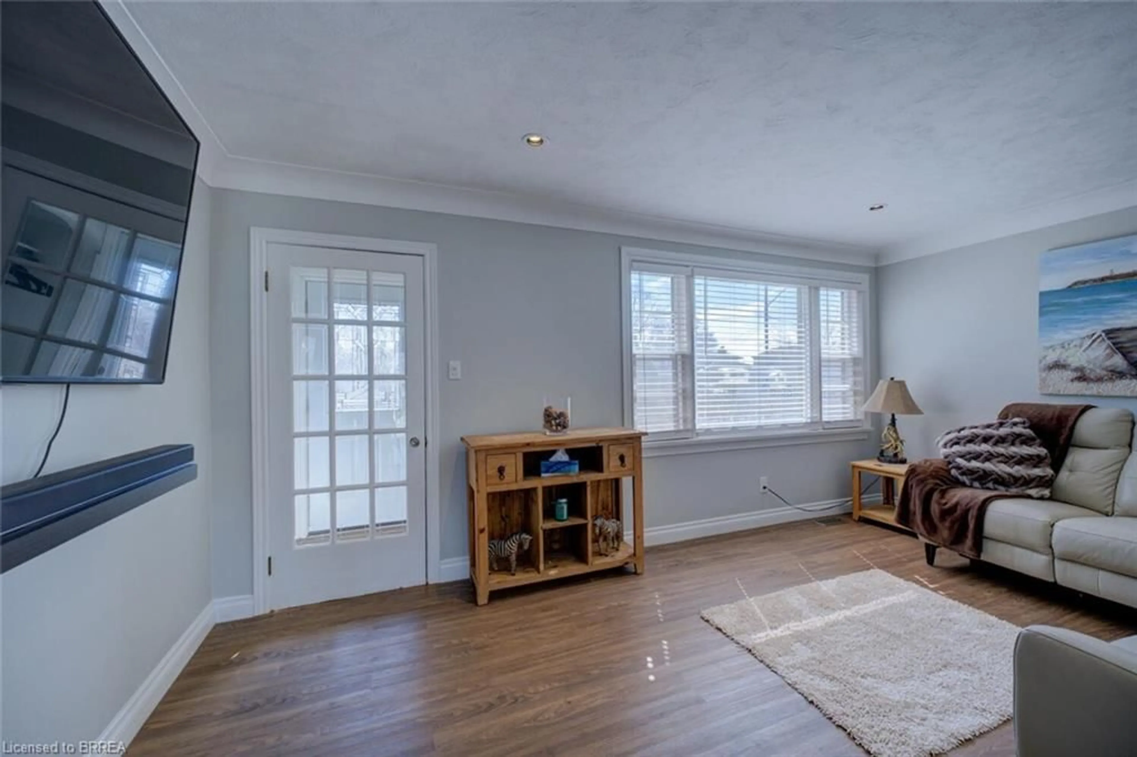 Living room with furniture, wood/laminate floor for 214 Grand St, Brantford Ontario N3R 4C3