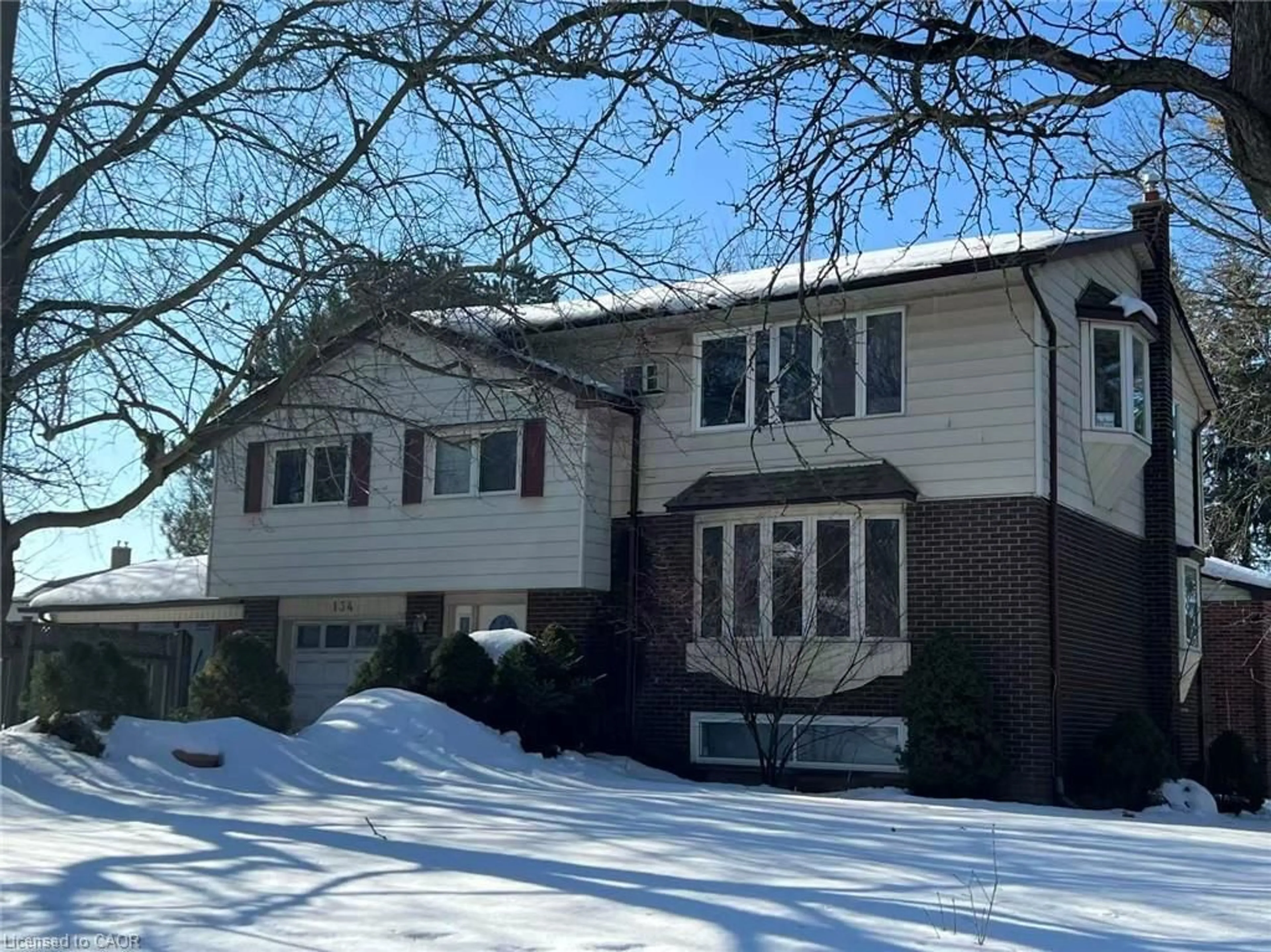 Home with vinyl exterior material, street for 134 Greenbrier Dr, Waterloo Ontario N2L 4B5