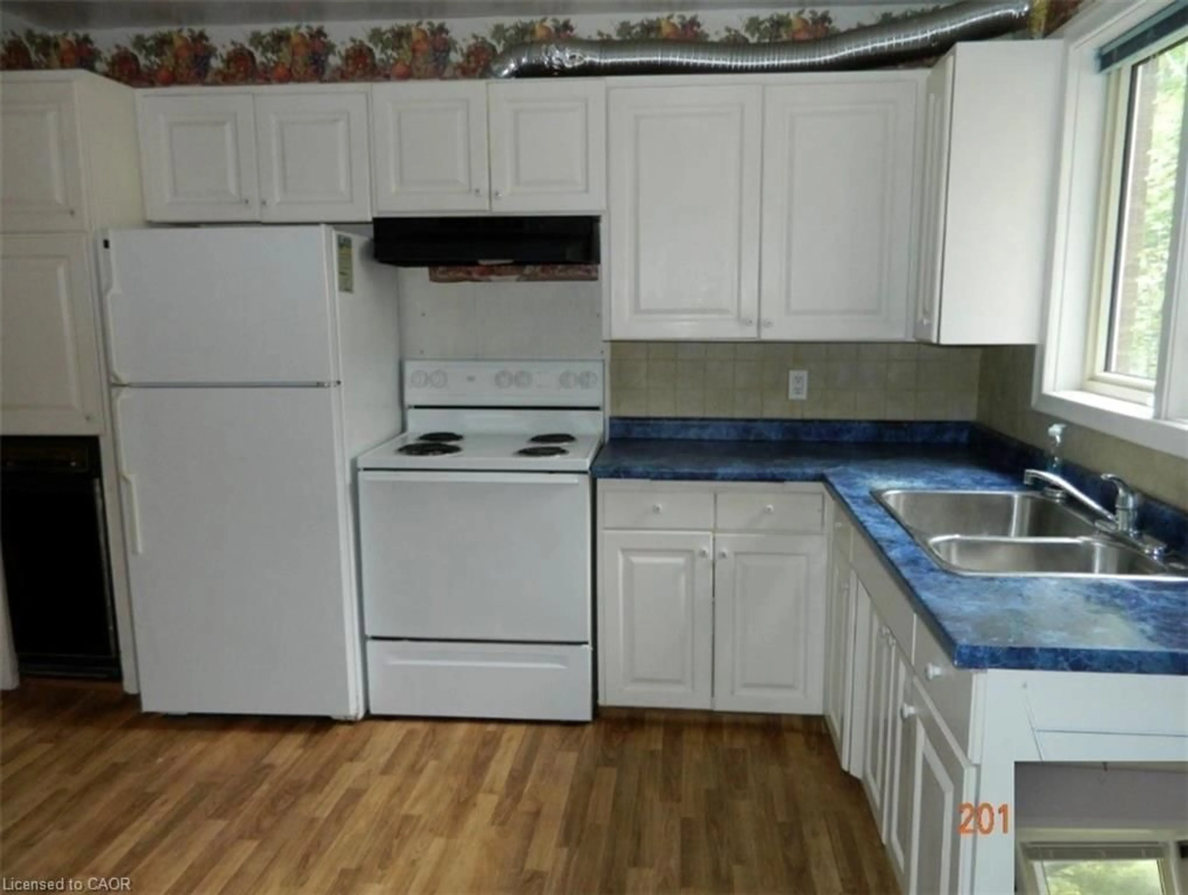 Standard kitchen, unknown for 134 Greenbrier Dr, Waterloo Ontario N2L 4B5