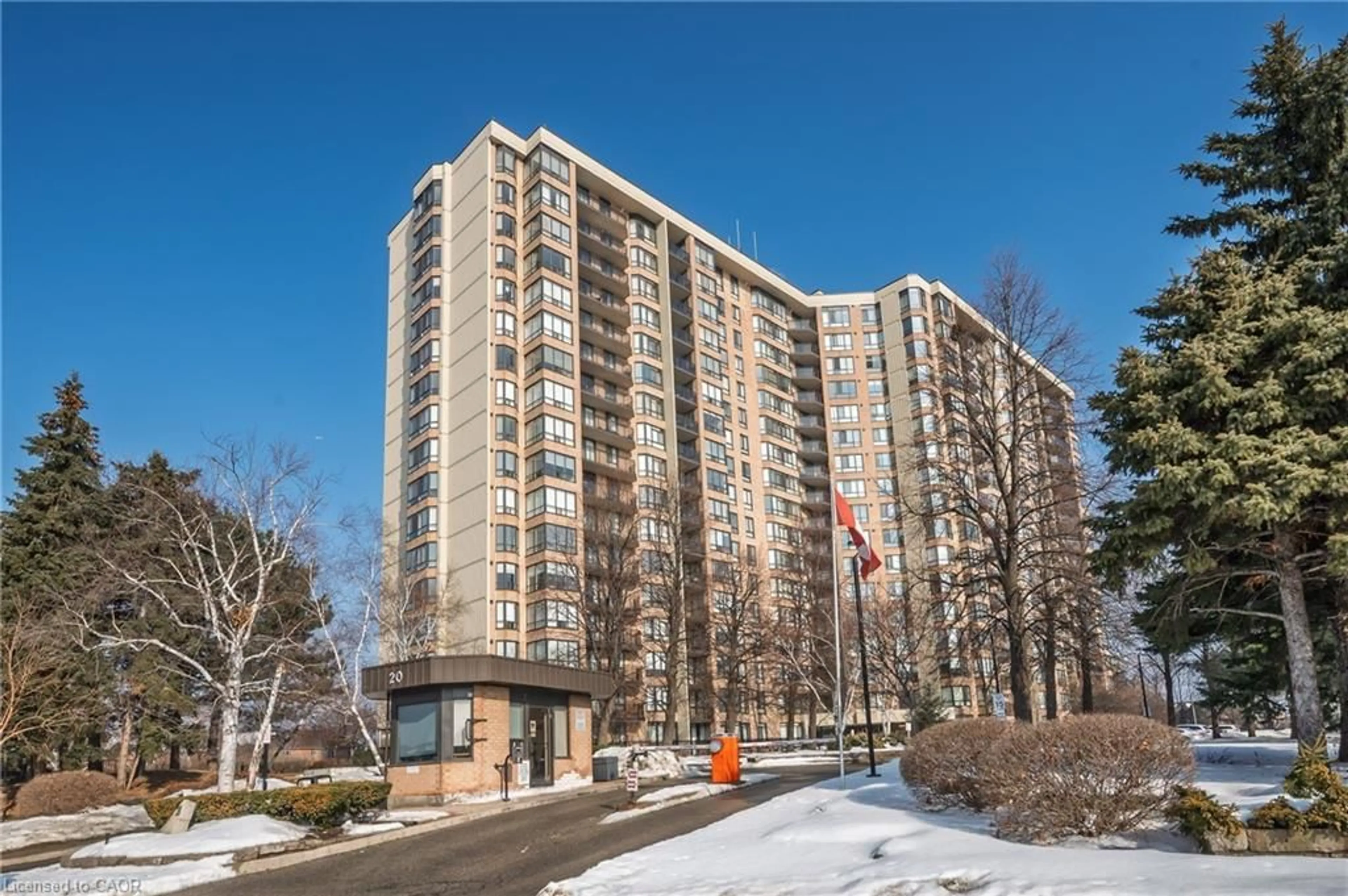 Indoor foyer for 20 Cherrytree Dr #809, Brampton Ontario L6Y 3V1