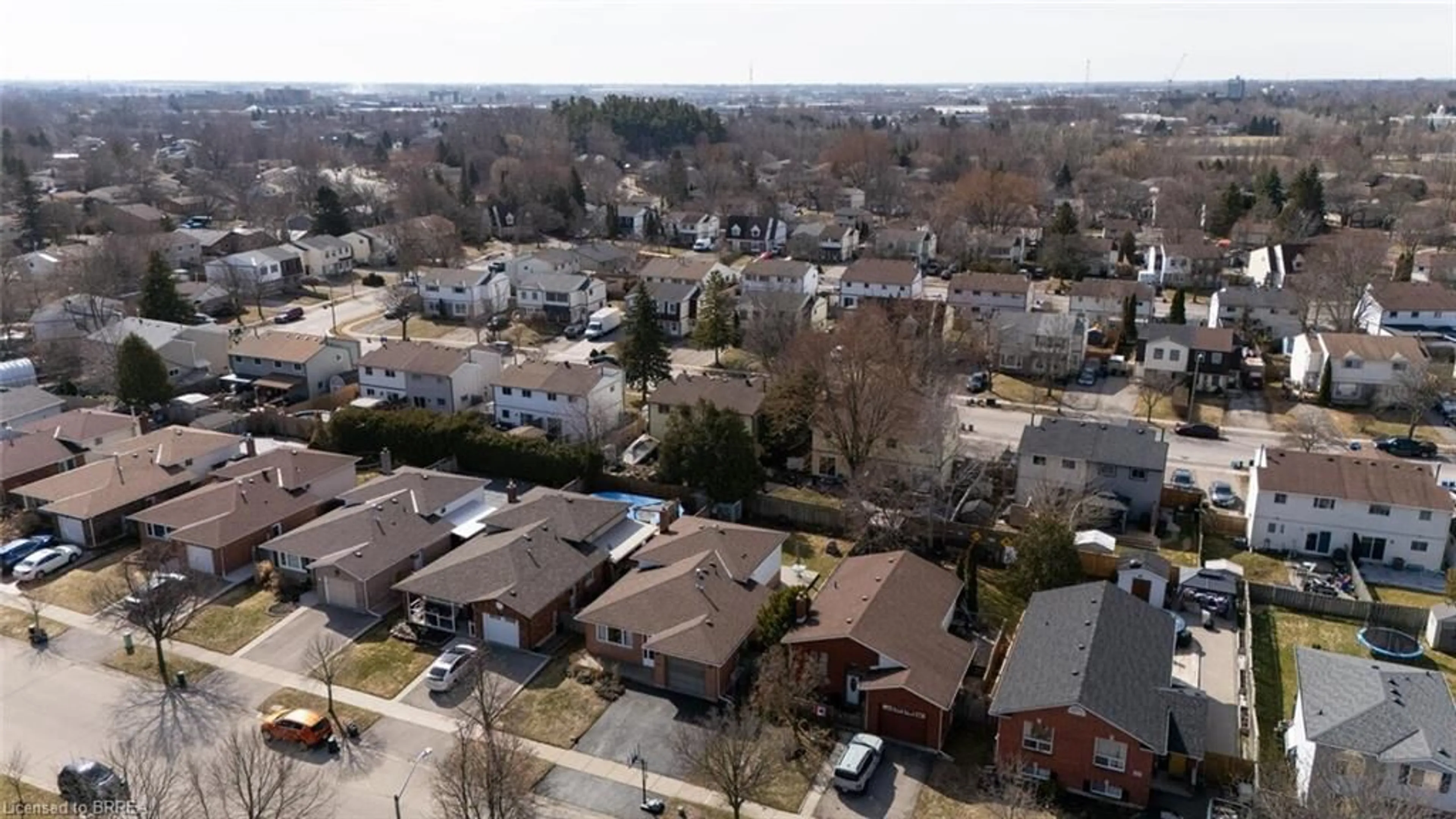 A pic from outside/outdoor area/front of a property/back of a property/a pic from drone, city buildings view from balcony for 31 Coxwell Cres, Brantford Ontario N3P 1P5