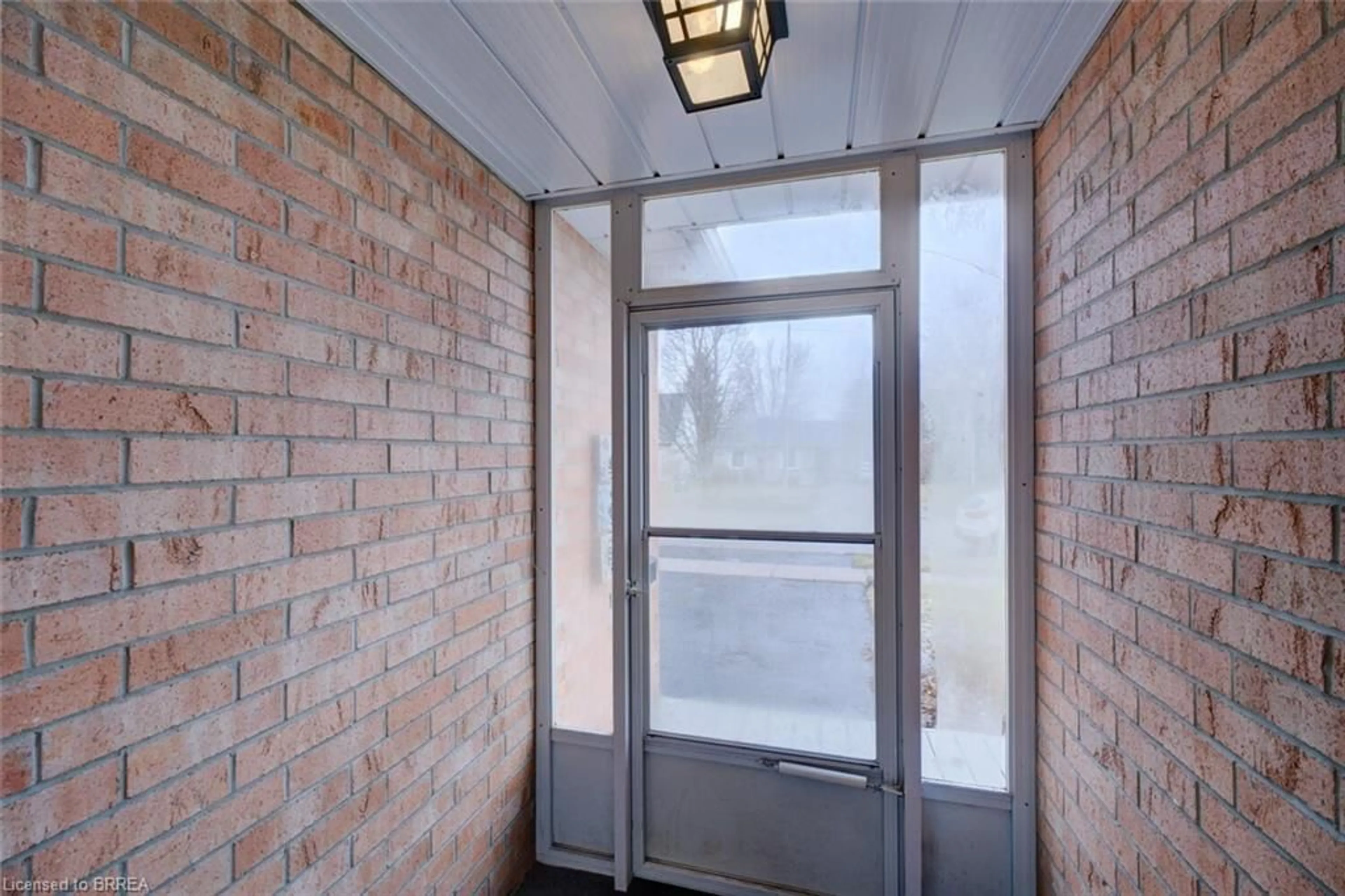 Indoor foyer for 31 Coxwell Cres, Brantford Ontario N3P 1P5
