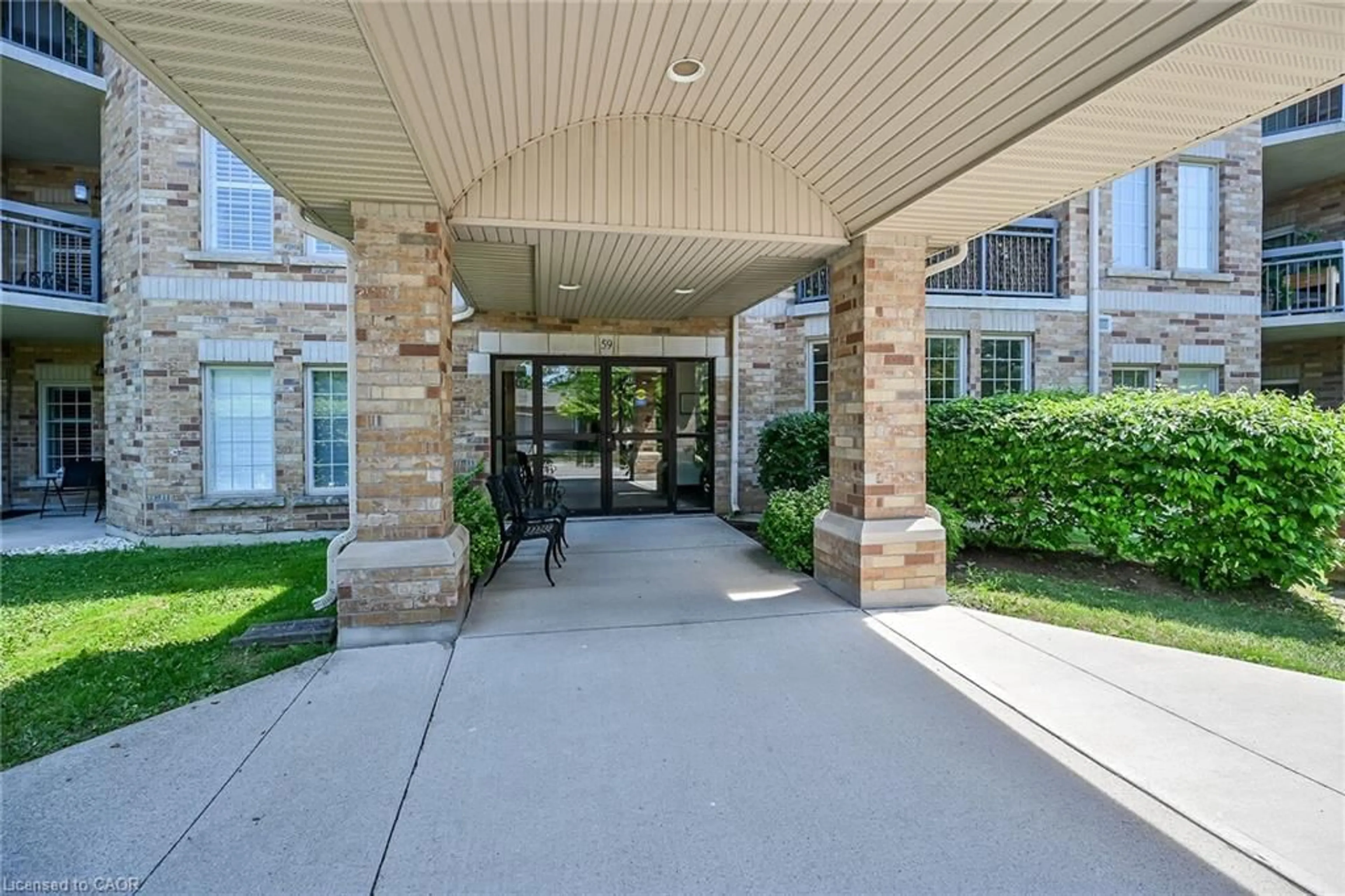 Indoor foyer for 59 Critzia Dr #215, Mount Hope Ontario L0R 1W0