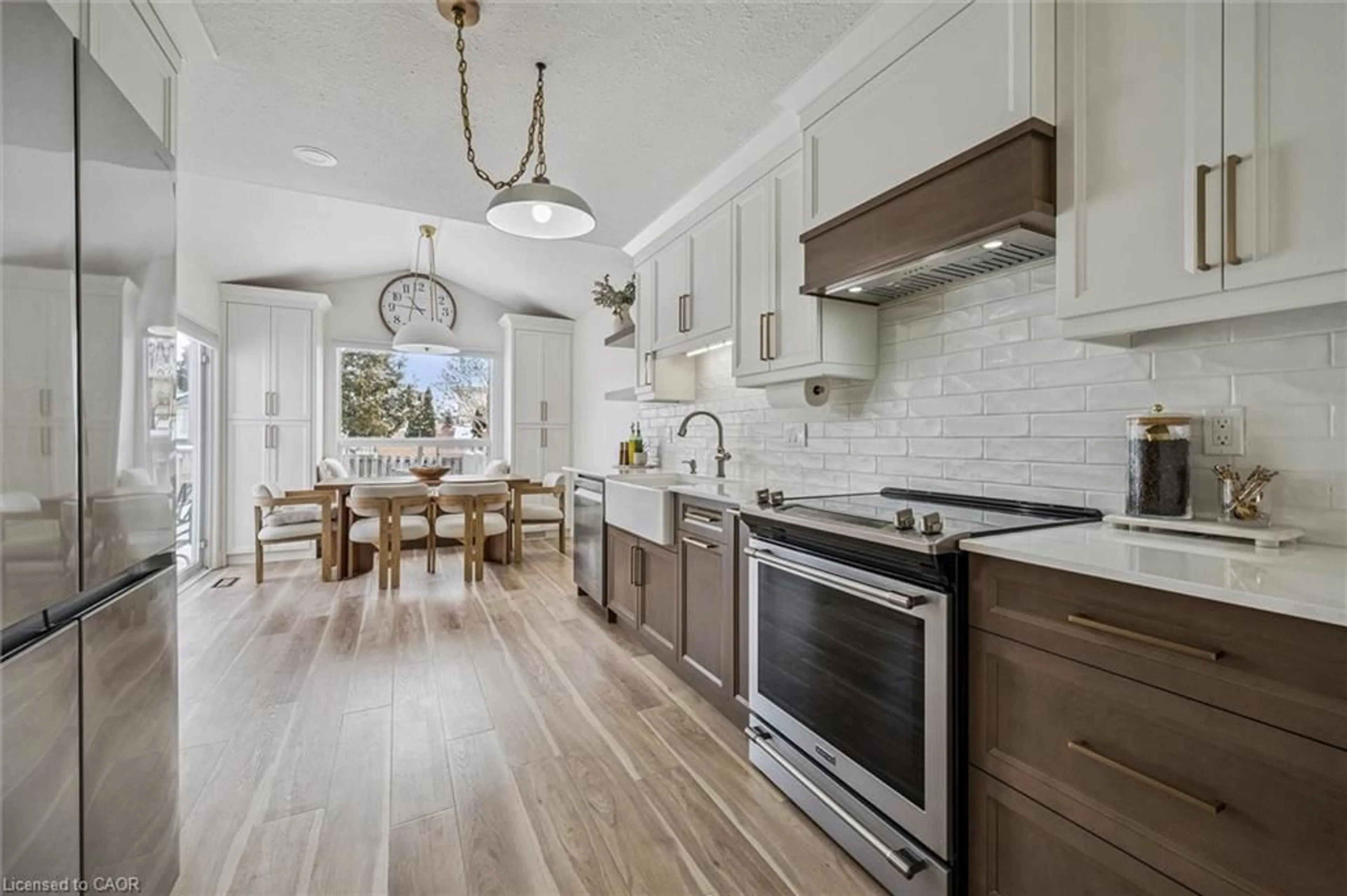 Open concept kitchen, ceramic/tile floor for 23 Whittaker Cres, Cambridge Ontario N1T 1Z4